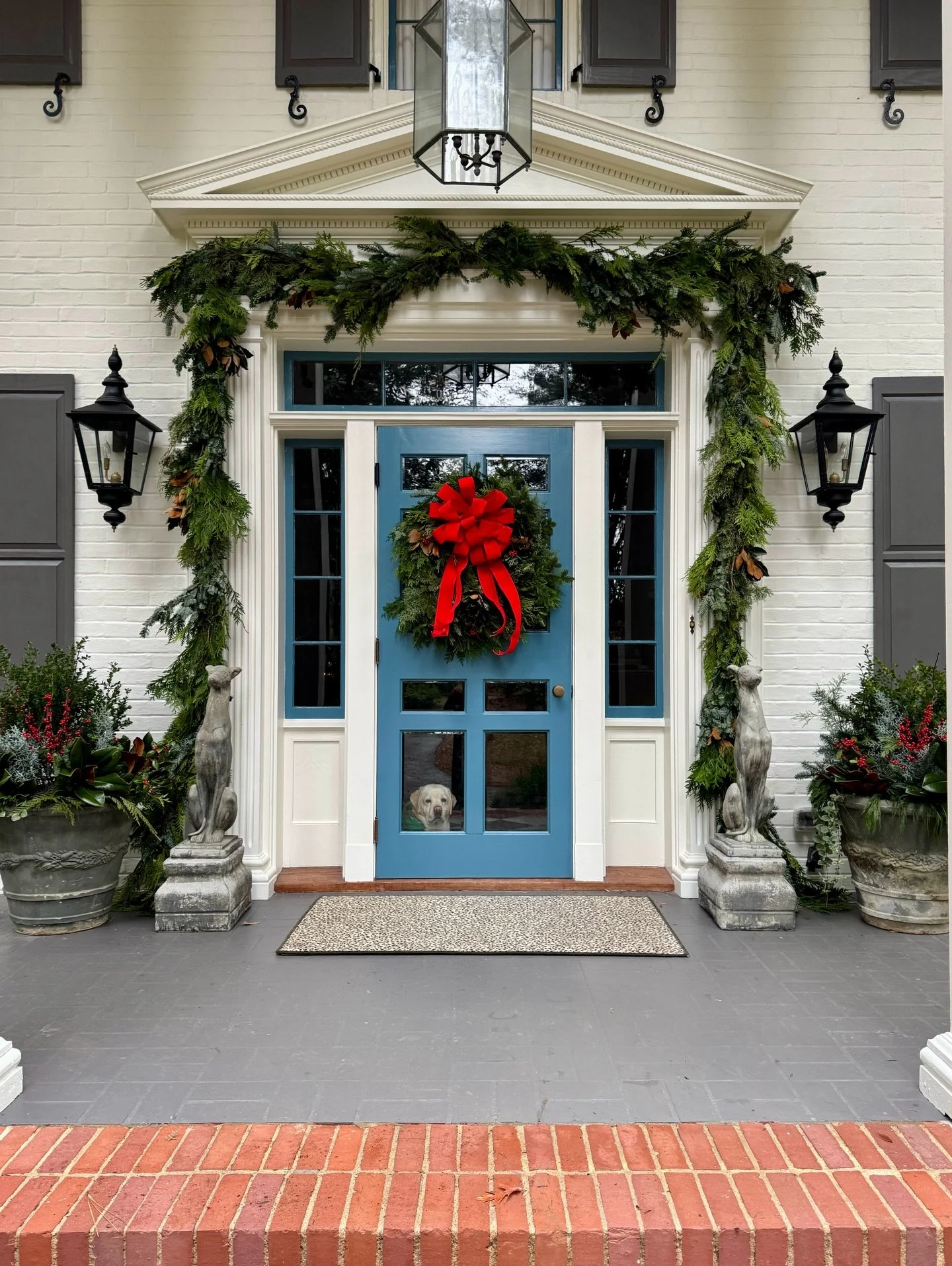 Thank you, Mary Delia, for working your holiday magic!
🎄
&bull;
&bull;
&bull;
&bull;
#whitneydurhaminteriors #atlantainteriors #atlantainteriordesigner #edesign #interiordesign