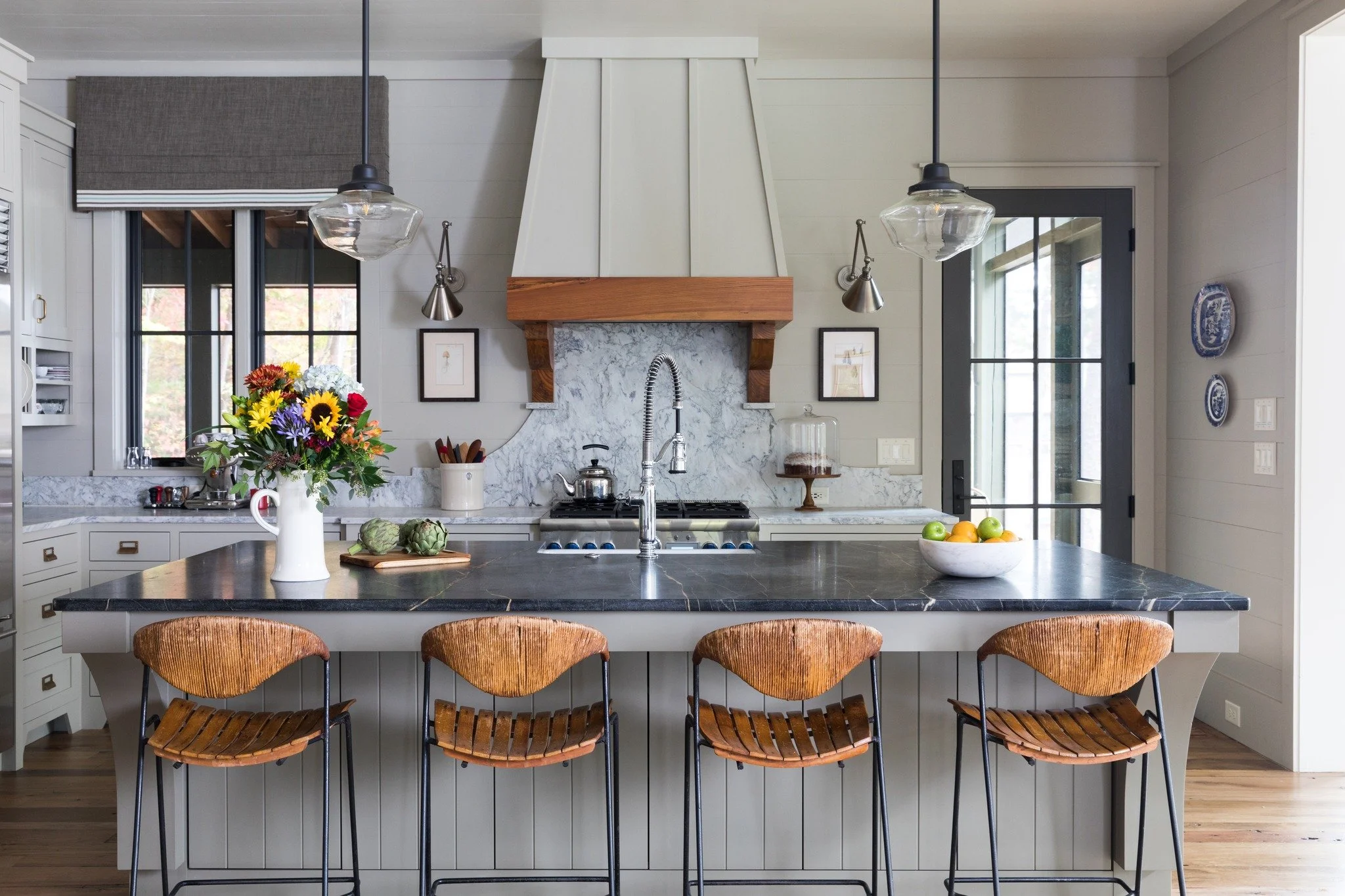 Where good food, easy flow, and everyday moments all come together.

📸 by @Lauranegrichilders
&bull;
&bull;
&bull;
&bull;
#whitneydurhaminteriors #atlantainteriors #atlantainteriordesigner #edesign #edesigner #interiordesign #interiors #instadesign 