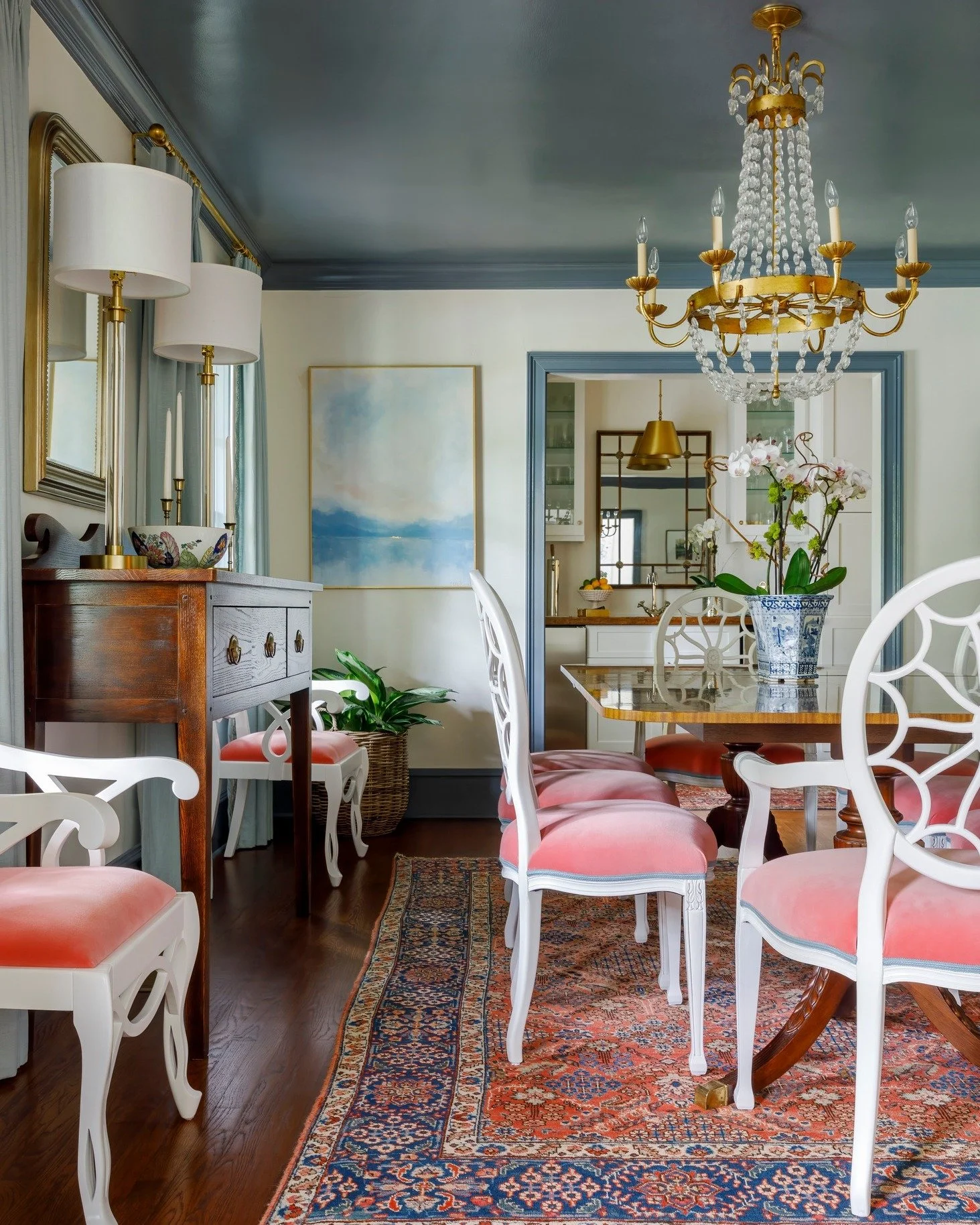 The pop of color on these chairs was exactly what this space needed!

📸 by @laurenchambers_interiorsphoto
&bull;
&bull;
&bull;
&bull;
#whitneydurhaminteriors #atlantainteriors #atlantainteriordesigner #edesign #edesigner #interiordesign #interiors #