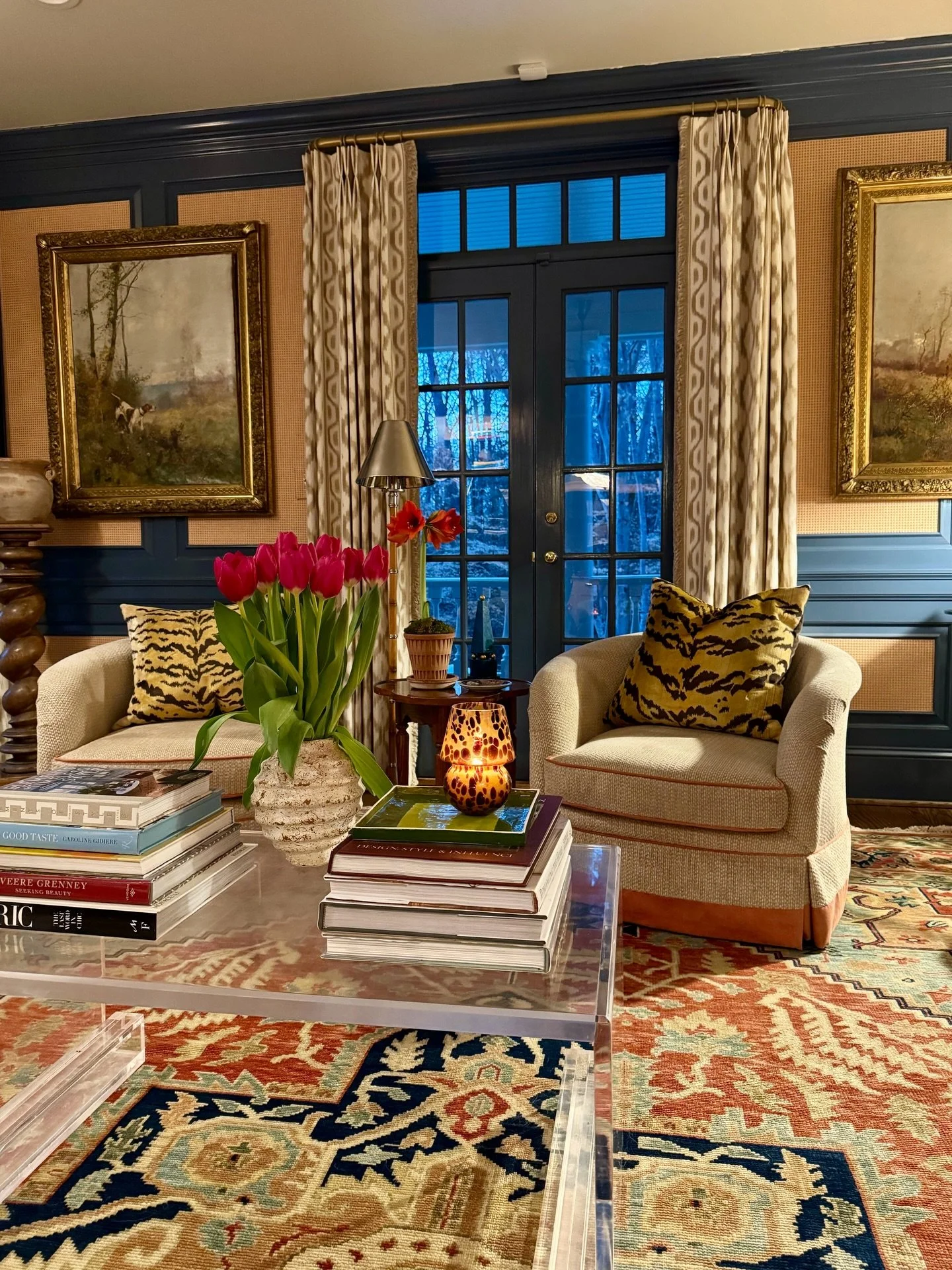 Spring, styled in a vase. 🌷

&bull;
&bull;
&bull;
&bull;
#whitneydurhaminteriors #atlantainteriors #atlantainteriordesigner #edesign #edesigner interiordesign interiors instadesign interiorstyle atlantainteriordesign atlinteriordesign residentialdes