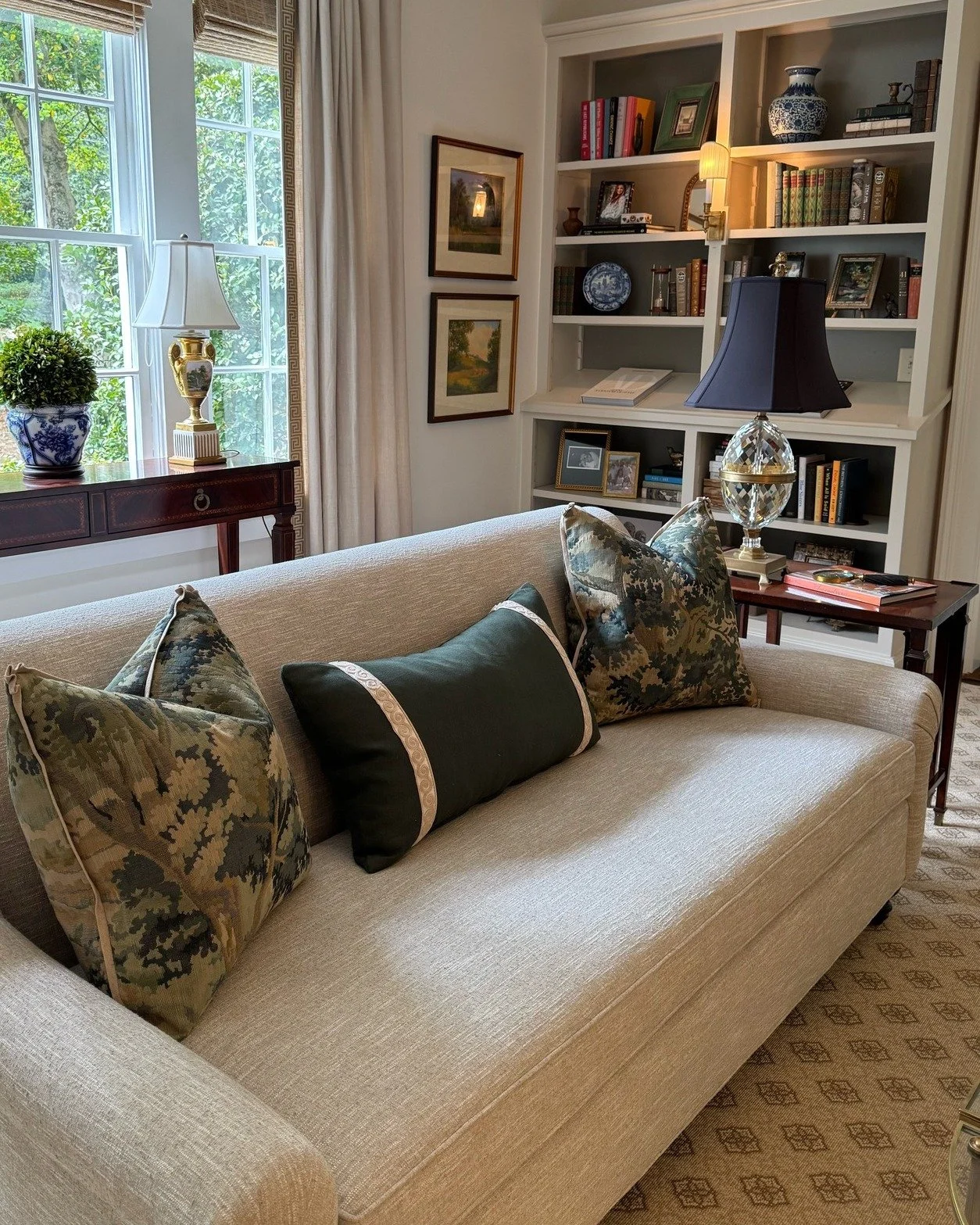 Loving the way these pillows turned out! 🤍
&bull;
&bull;
&bull;
&bull;
#whitneydurhaminteriors #atlantainteriors #atlantainteriordesigner #edesign #edesigner #interiordesign #interiors #instadesign #interiorstyle #atlantainteriordesign #atlinteriord