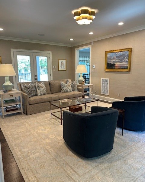 I love getting to see the before &amp; afters from my e-design clients. This family room was such a fun one to design. Be sure to swipe to see where we started.
&bull;
&bull;
&bull;
&bull;
#whitneydurhaminteriors #atlantainteriors #atlantainteriordes