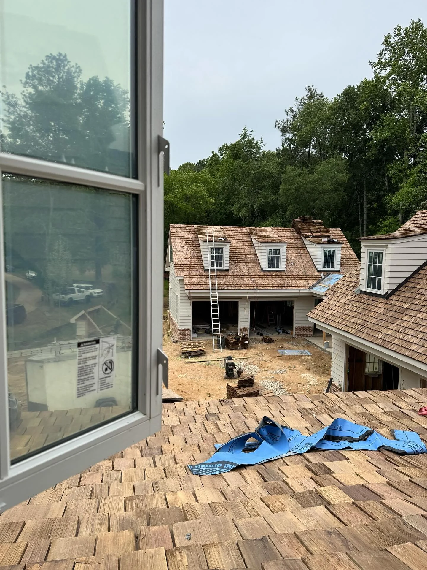 A few behind the scenes from my site visit today!
&bull;
&bull;
&bull;
Architecture @garrettdanielarchitecture 
Builder - Synergy Group
Interior Designer - @whitneydurhaminteriors 

#whitneydurhaminteriors #atlantainteriors #atlantainteriordesigner #