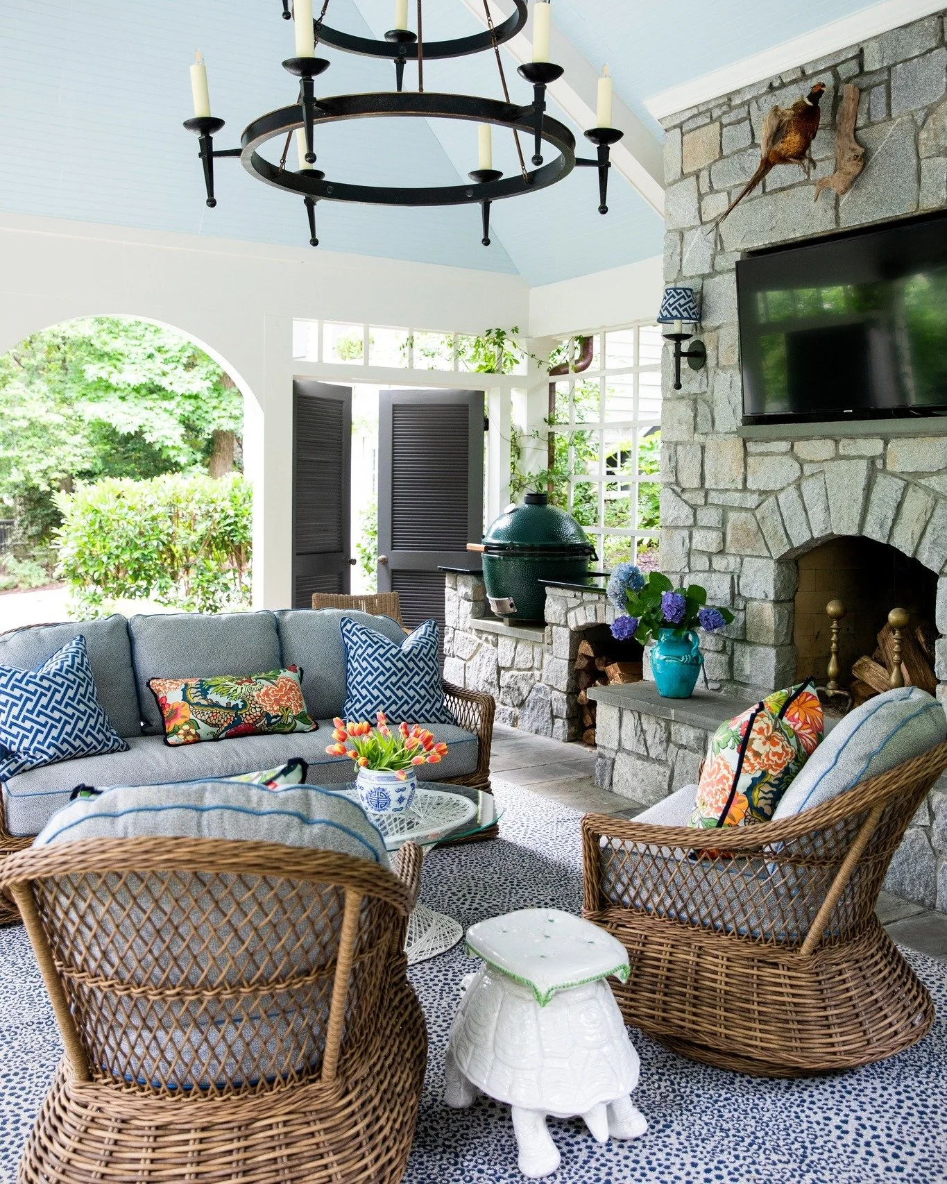 A great spot to enjoy these spring showers!
🌧️☔️

📸 by @lauranegrichilders 
&bull;
&bull;
&bull;
&bull;
#whitneydurhaminteriors #atlantainteriors #atlantainteriordesigner #edesign #edesigner #interiordesign #interiors #instadesign #interiorstyle #a