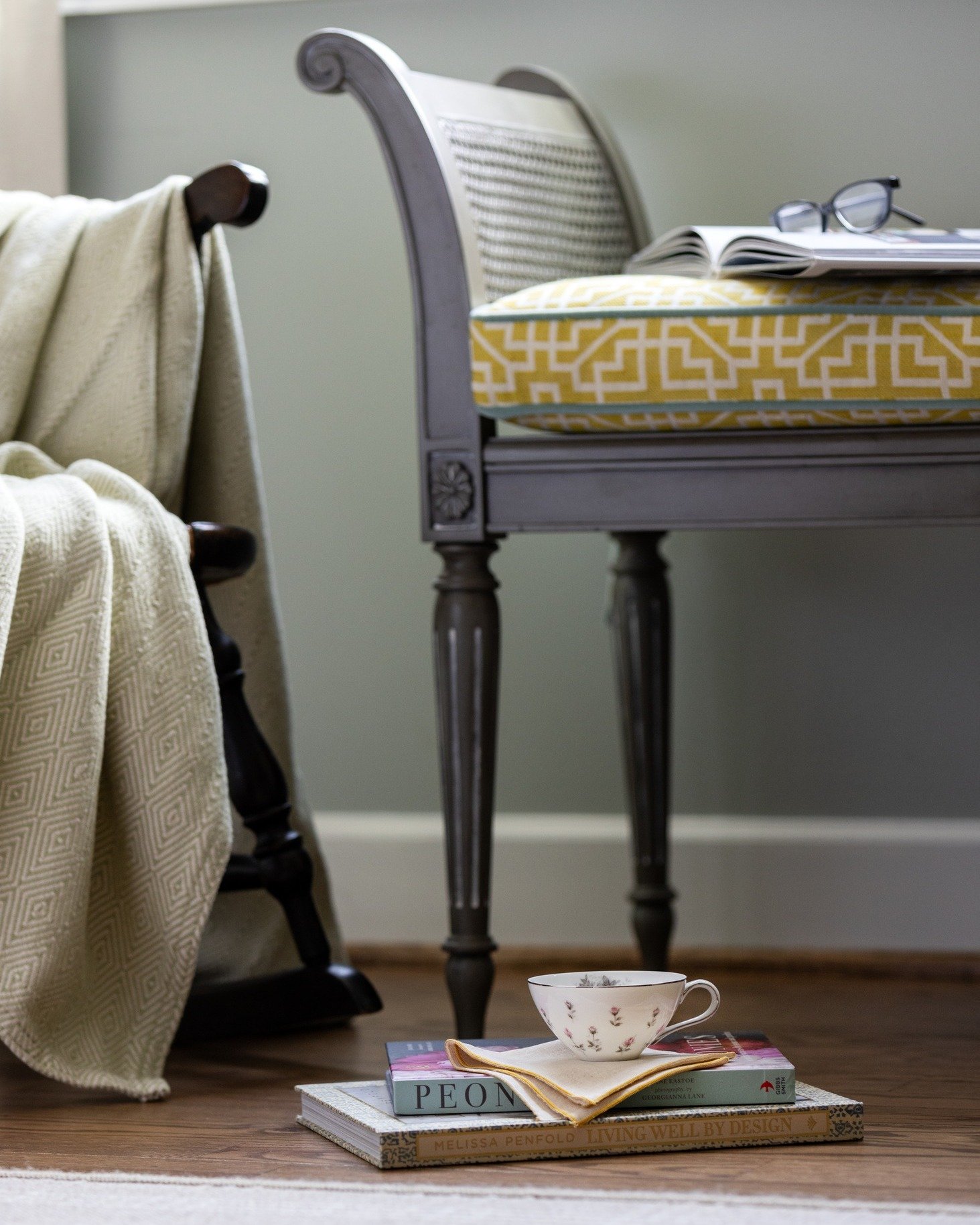Settling into the weekend with all the cozy essentials.

📸 by @laurenchambers_interiorsphoto 
&bull;
&bull;
&bull;
&bull;
#whitneydurhaminteriors #atlantainteriors#atlantainteriordesigner #edesign #edesigner #interiordesign#interiors #instadesign #i