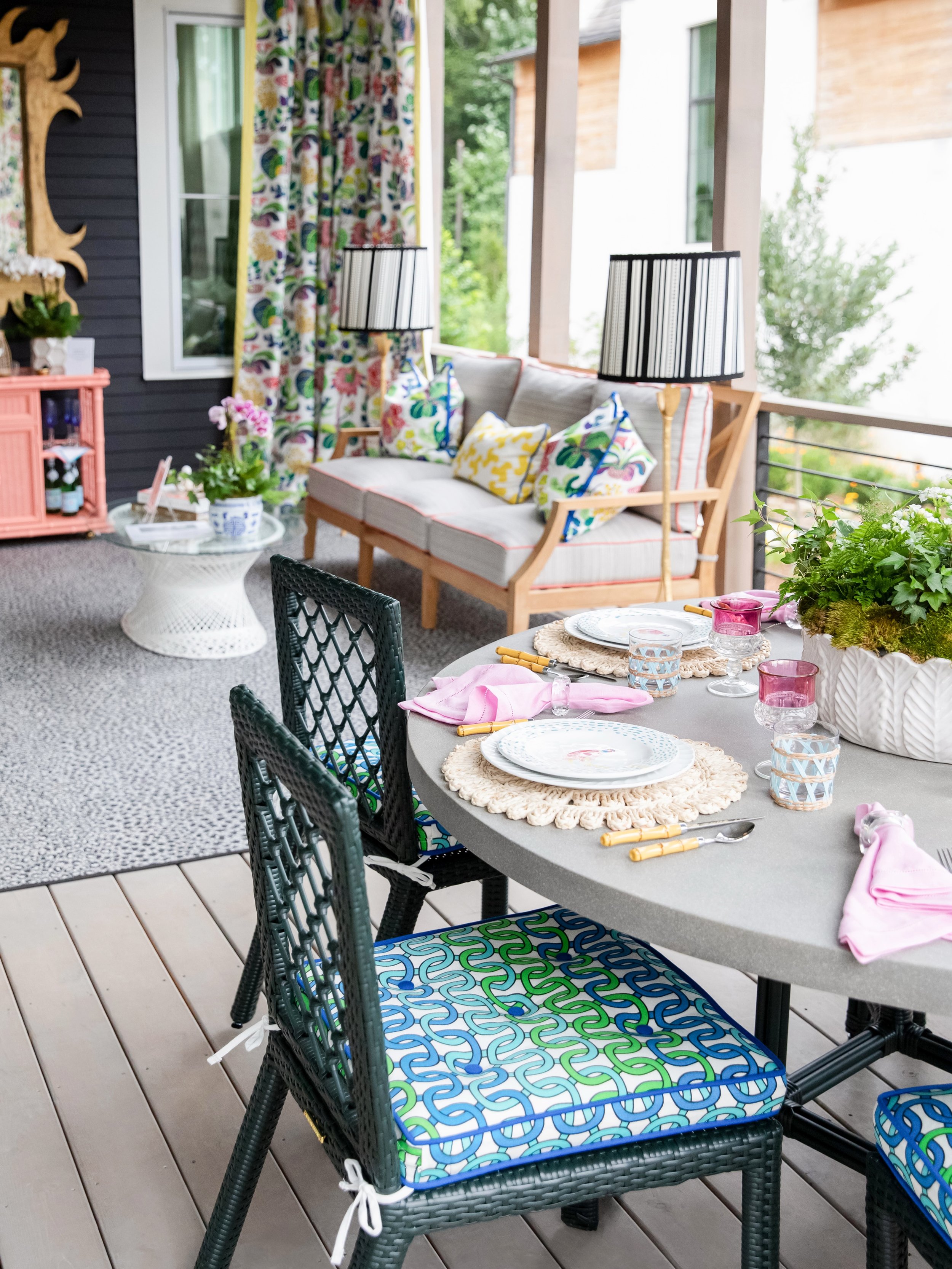 Ready to host the next girls night!

📸 by @laurenchambers_interiorsphoto 

&bull;
&bull;
&bull;
&bull;
#whitneydurhaminteriors #atlantainteriors #atlantainteriordesigner #edesign #interiordesign