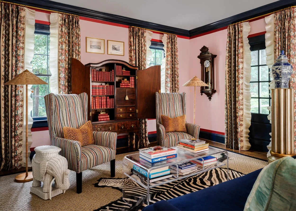 Headed into the weekend ready to unwind and relax with a good book.

📸 by @laurenchambers_interiorsphoto 
&bull;
&bull;
&bull;
&bull;
#whitneydurhaminteriors #atlantainteriors #atlantainteriordesigner #edesign #edesigner #interiordesign #interiors #