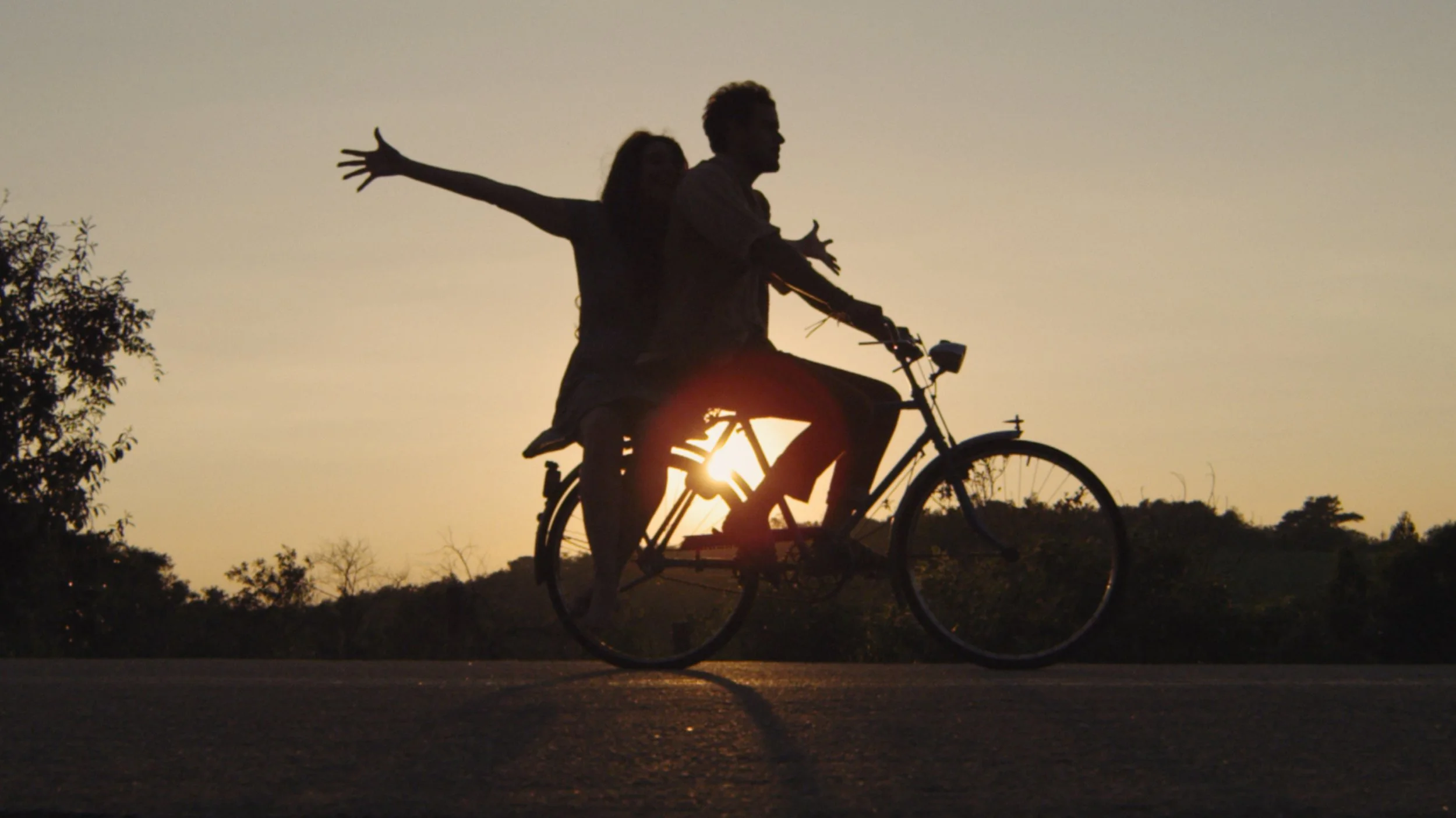 ESTRO TRAILER.00_01_21_06.Still023.jpg