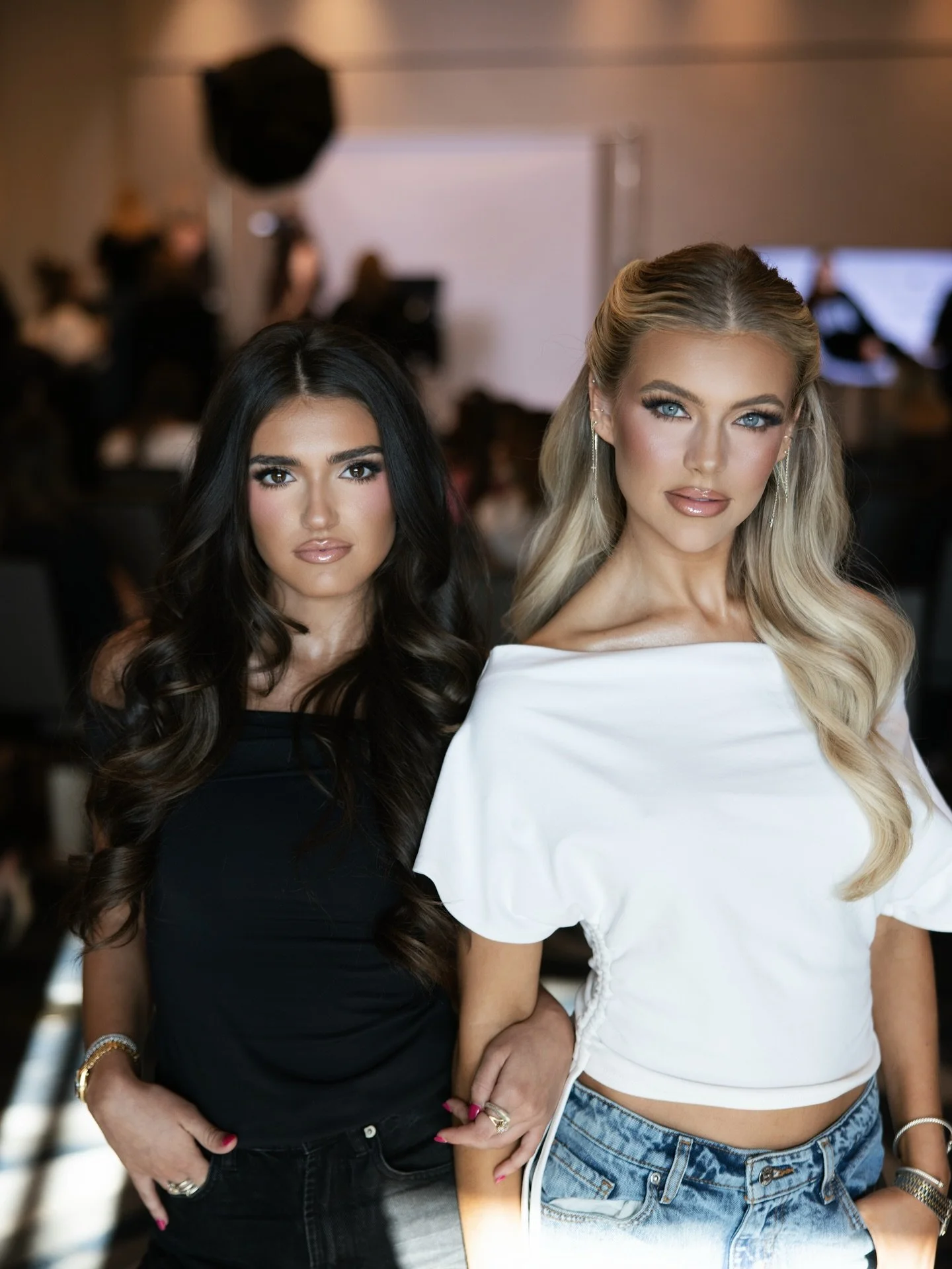 In awe of the looks created by @makeupbymckenna__ &amp; @hmbyasianicole at this weekends makeup masterclass ✨ 

Can yall believe these images were all taken in 100% natural light? 

When I saw this window light pouring in, I KNEW that was our spot! S