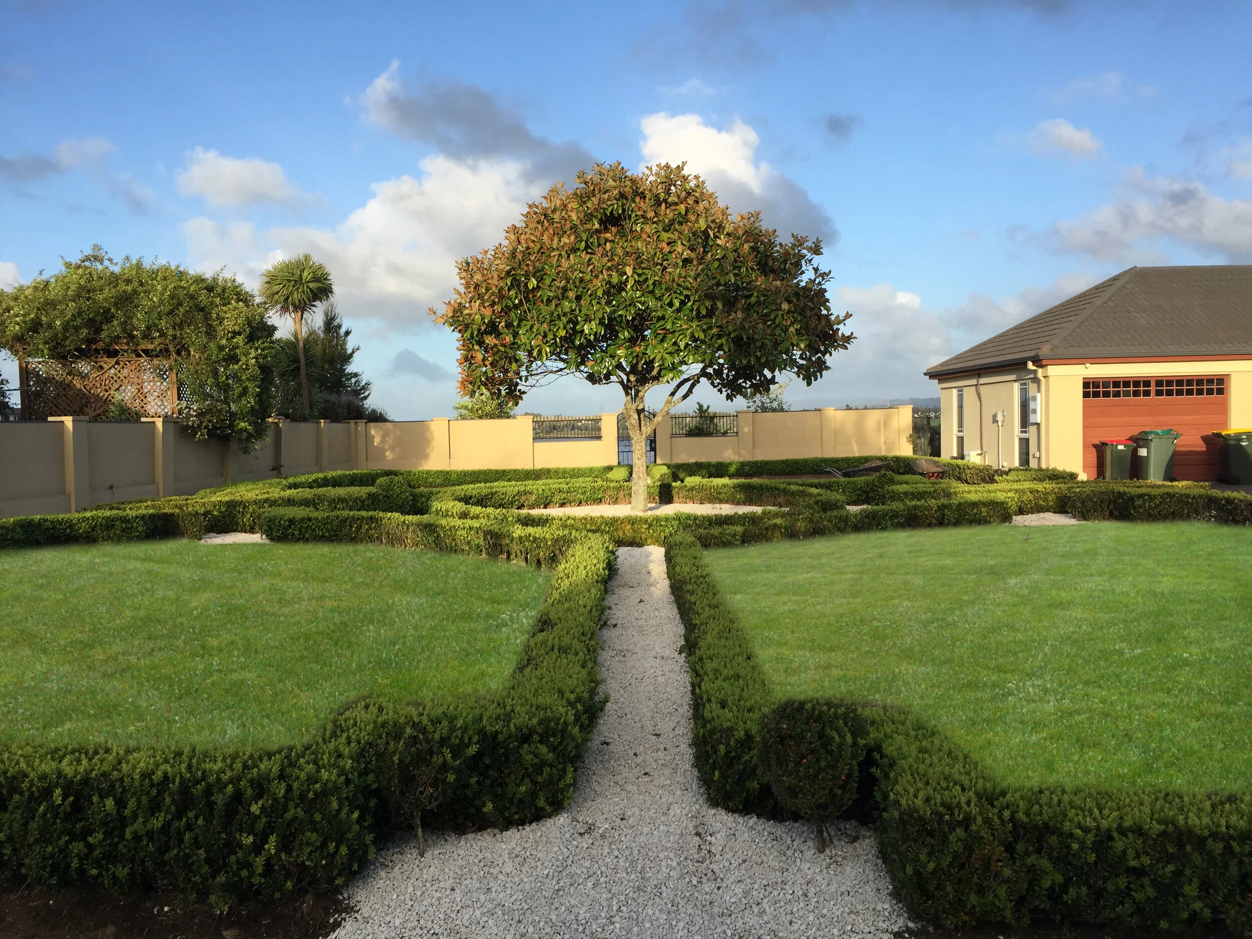 Centre Tree with Lawn.jpg
