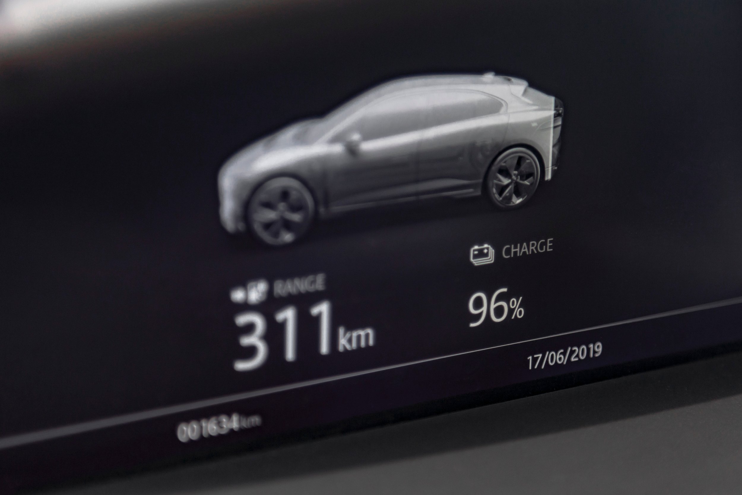 Maximizing Your Electric Vehicle's Range: The Impact of Speed on Mileage and Factors Affecting Efficiency