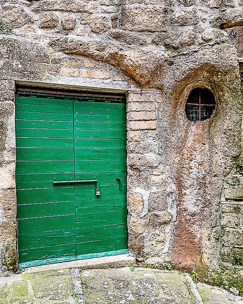 Green Door, Round Window