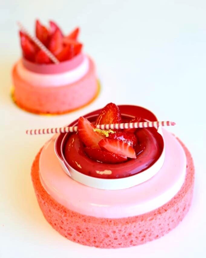 Strawberry-yogurt entremets and hyper-lapse video of the chocolate decorations in the making. Components are Almond Dacquoise, Strawberry Cremeux, Yogurt Mousee, Strawberry Sponge and Zephyr Glacage.
===============================
#entremets #petits