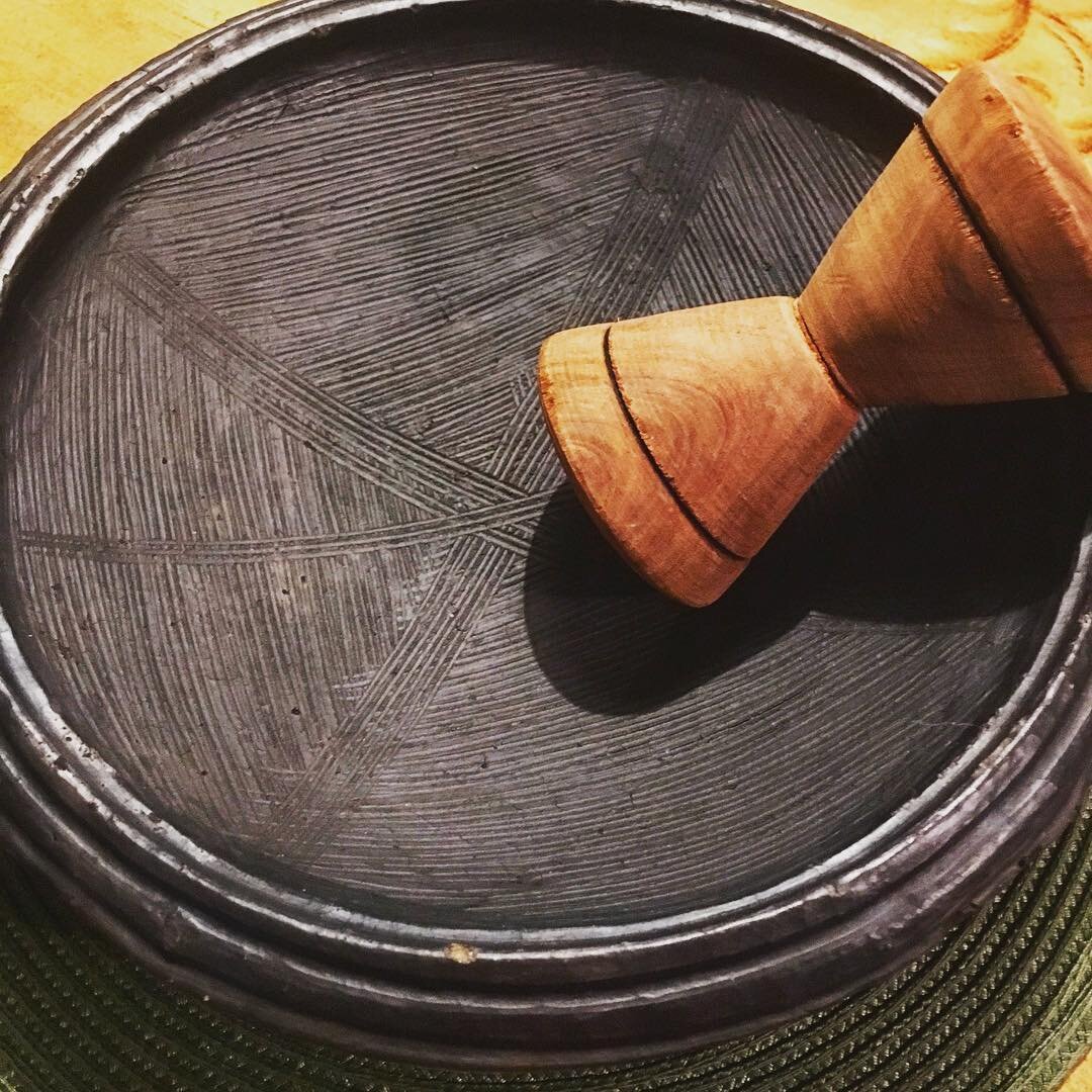 I have been looking for this Asanka Bowl &ndash; Ghanaian Grinding Pot (Apotoyewaa)For the past year ... it&rsquo;s VERY hard to come by. I was ecstatic to find it recently at ethnicdistrict.com. 💃🏾👏🏾💃🏾👏🏾
Check them out if you&rsquo;re lookin