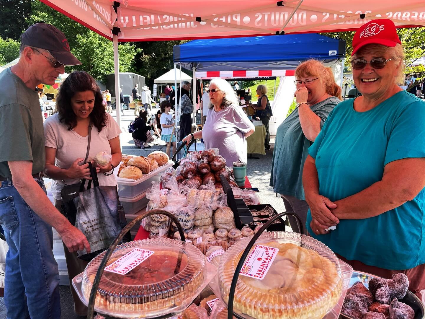 Thankful for the sunshine on Saturday! The first sunny market day of the summer season! Thanks to YOU for joining us! From fresh flowers to beautiful melodies, hugs and full bellies, we were feeling the love! ❤️

#montpeliervt #montpelierlove #ilover