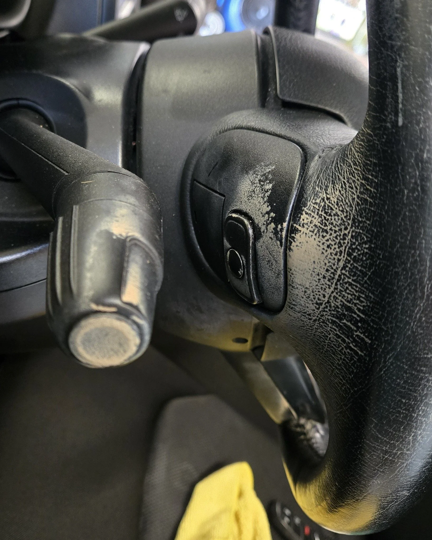 #BeforeAndAfter 

Oils, dirt, and makeup from your hands transfer onto surfaces while driving. It takes the right chemicals and process to safely remove the contaminants without harming the plastics.

Deanautocleaning.com