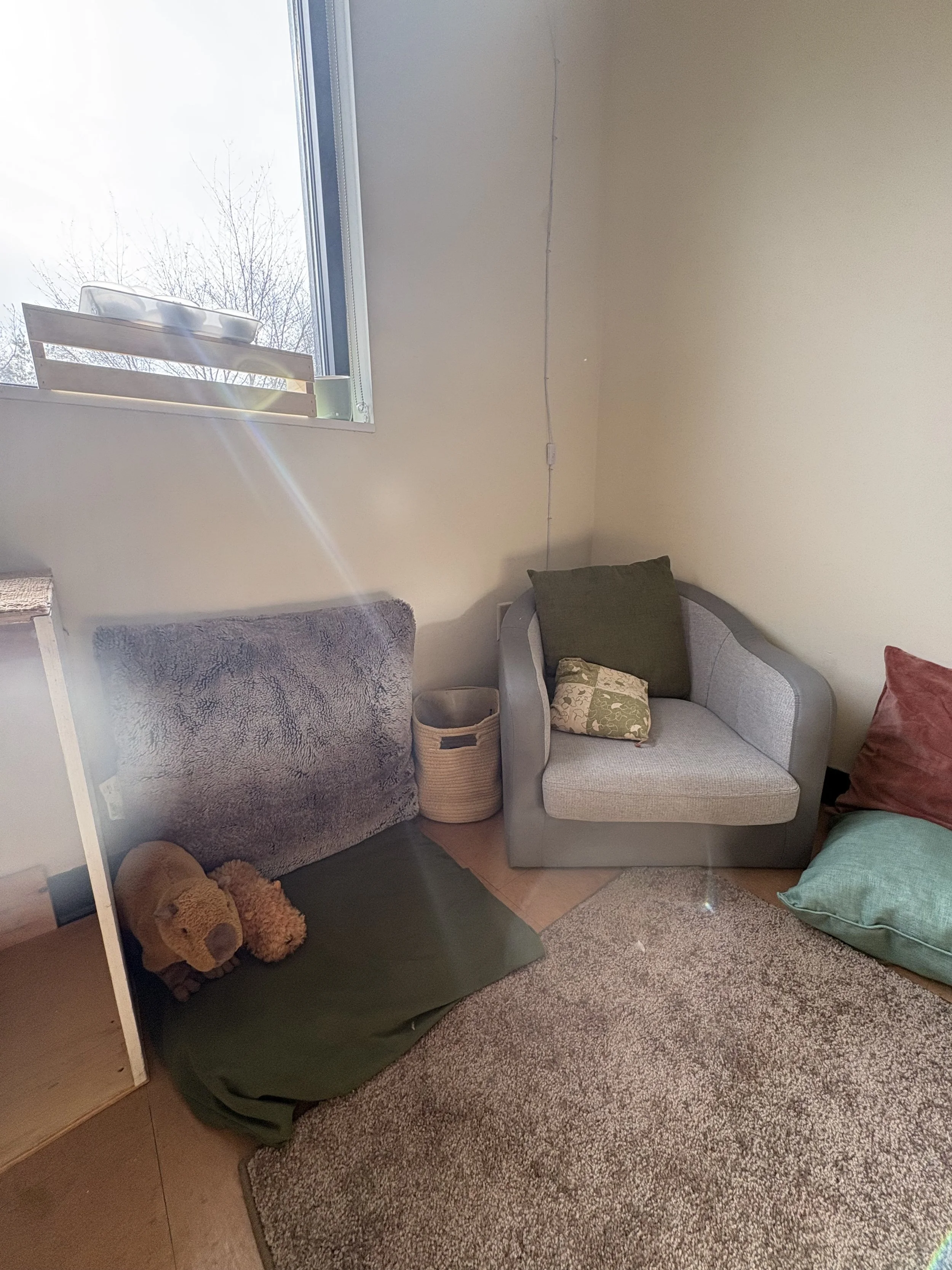 Don't you want to come read here? 