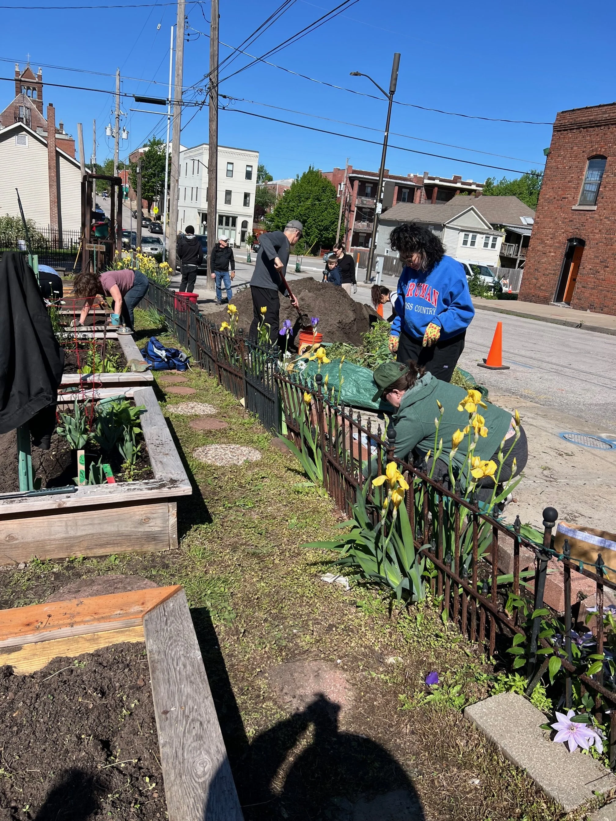 People Planting.jpeg