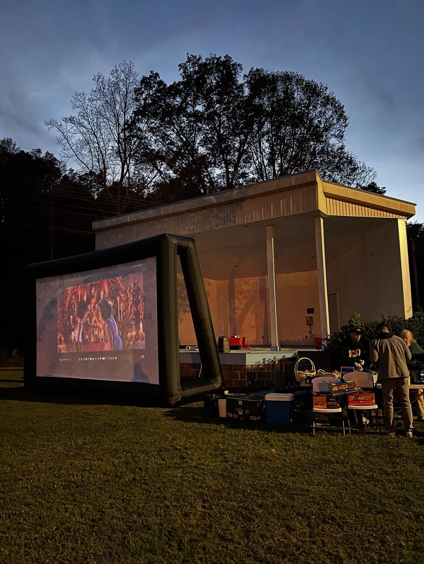 WOW! What an amazing evening we had hosting a movie night in the park! 💃🍿🎞️

All proceeds are going to the Elkin School Backpack Program. Thank you to all of our wonderful volunteers!

Stay tuned for more info on our next movie night, open to the 