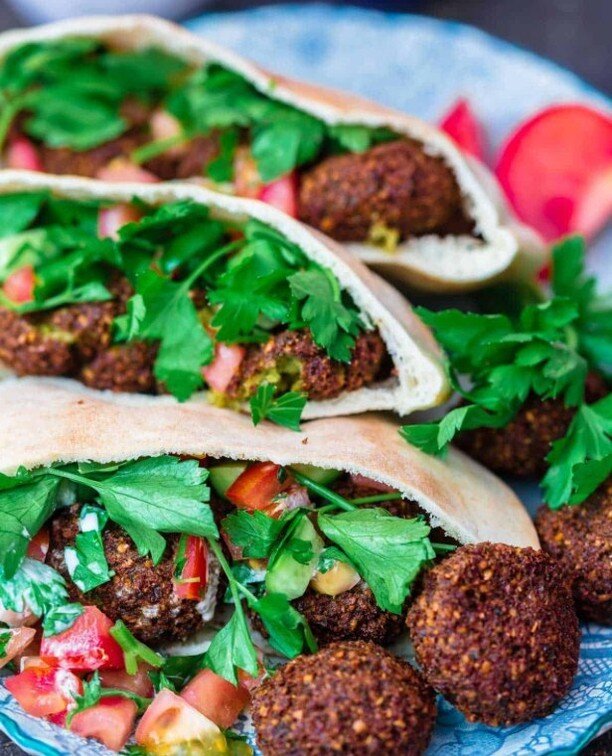 That crunch as you take the first bite 🤤 Doesn't this pita sandwich make your tummy rumble by just looking at it!⁠
⁠
Tell us your favourite way to enjoy Falafel in the comments 🙏🏽 🥙🥒🍅⁠
⁠
⁠
⁠
⁠
⁠
⁠
⁠
⁠
⁠
📷 themediterraneandish.com⁠
#falafel #ve