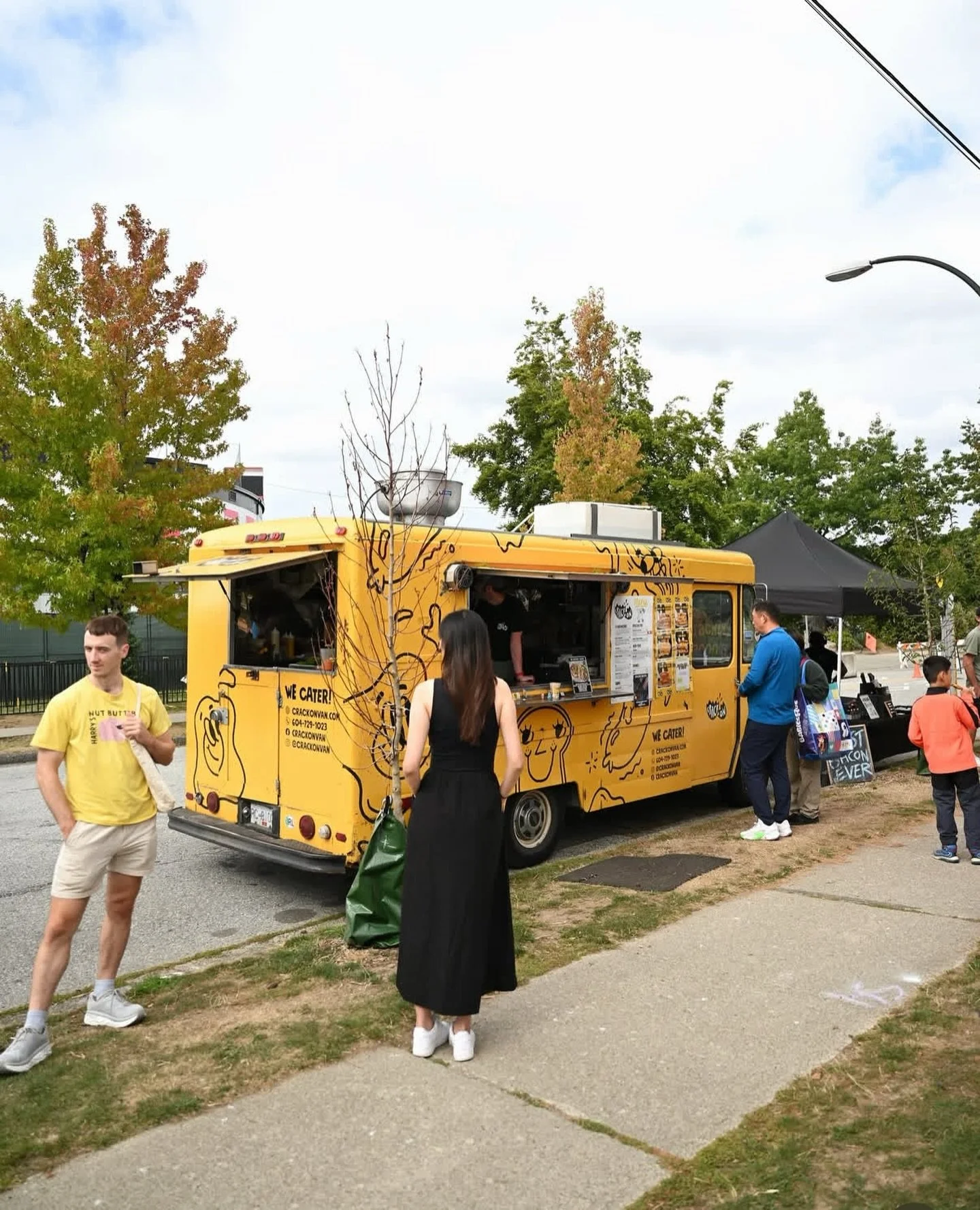 It&rsquo;s the FINAL weekend of the @eastsideflea Winter Market 🎄
Come hunt down some amazing Christmas gifts and warm up with a proper bacon sando while you shop. We&rsquo;ll be there all weekend &mdash; follow the smell 🔥🥓

📸: @elaineeats_ 

#c