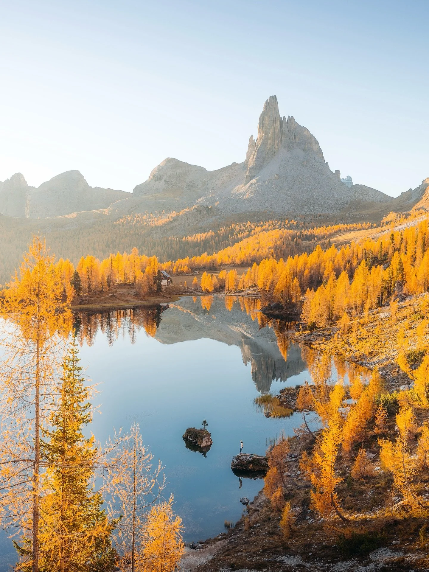 Autumn in the Dolomites 🇮🇹🍂

(Peak fall colors seem to range from mid October to late October depending on the year. These were taken between October 18-25, 2022)

Photos by @joshmcca 

Italy, Dolomiti, Fall in Italian Dolomites, Larches 
#italy #