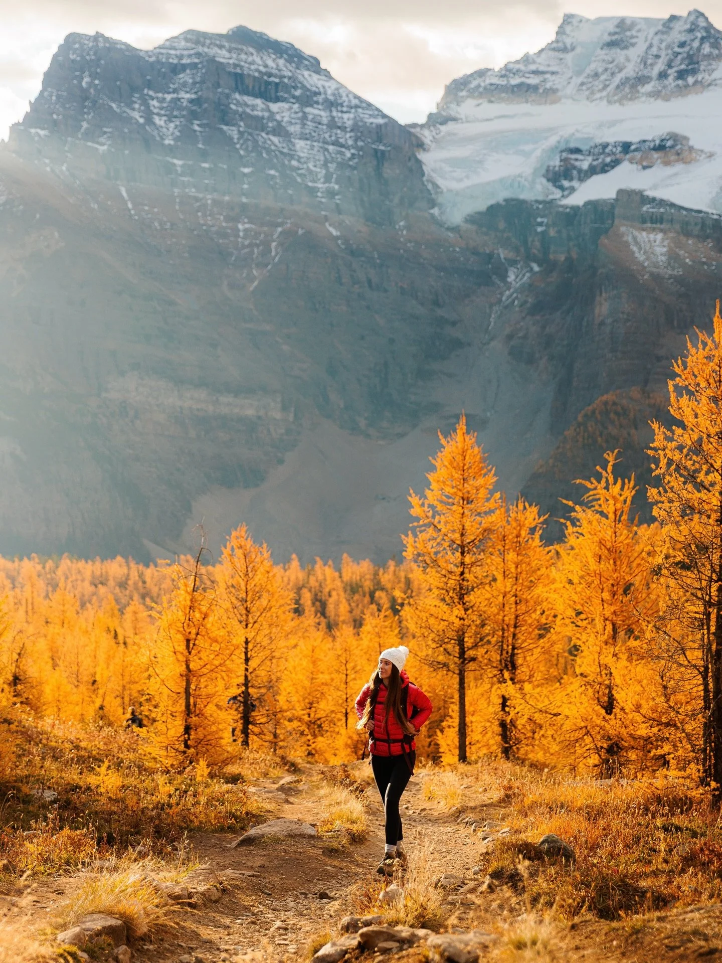 Iconic Larch Valley 🧡💫✨ 

Photos with @joshmcca 

#larchvalley #morainelake #banff #banffnationalpark #larchvalleytrail #cansdianrockies #banffcanada #ab #larchvalleyhike #imagesofcanada #larches #lakelouise #canada #rockies #travelalberta #larchma