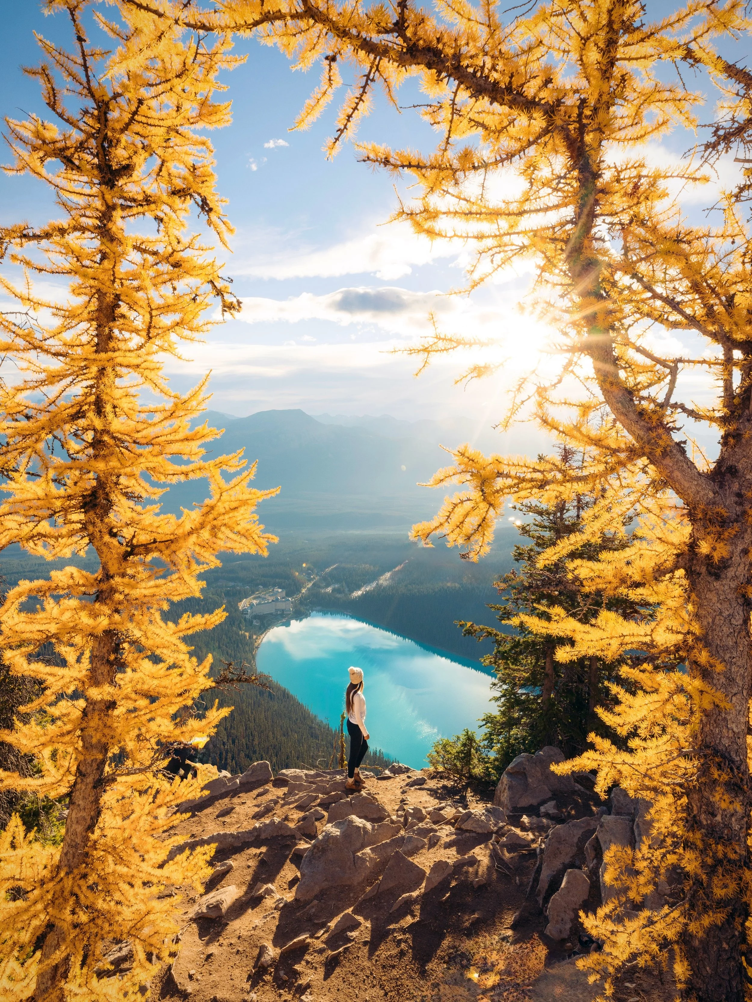 Fall in the Canadian Rockies 🍂🏔️🐻✨

My favourite season is almost here, and even though it never lasts long enough, there&rsquo;s nowhere I&rsquo;d rather be!

Give me crisp mornings, golden larches, cozy layers and long drives through the mountai