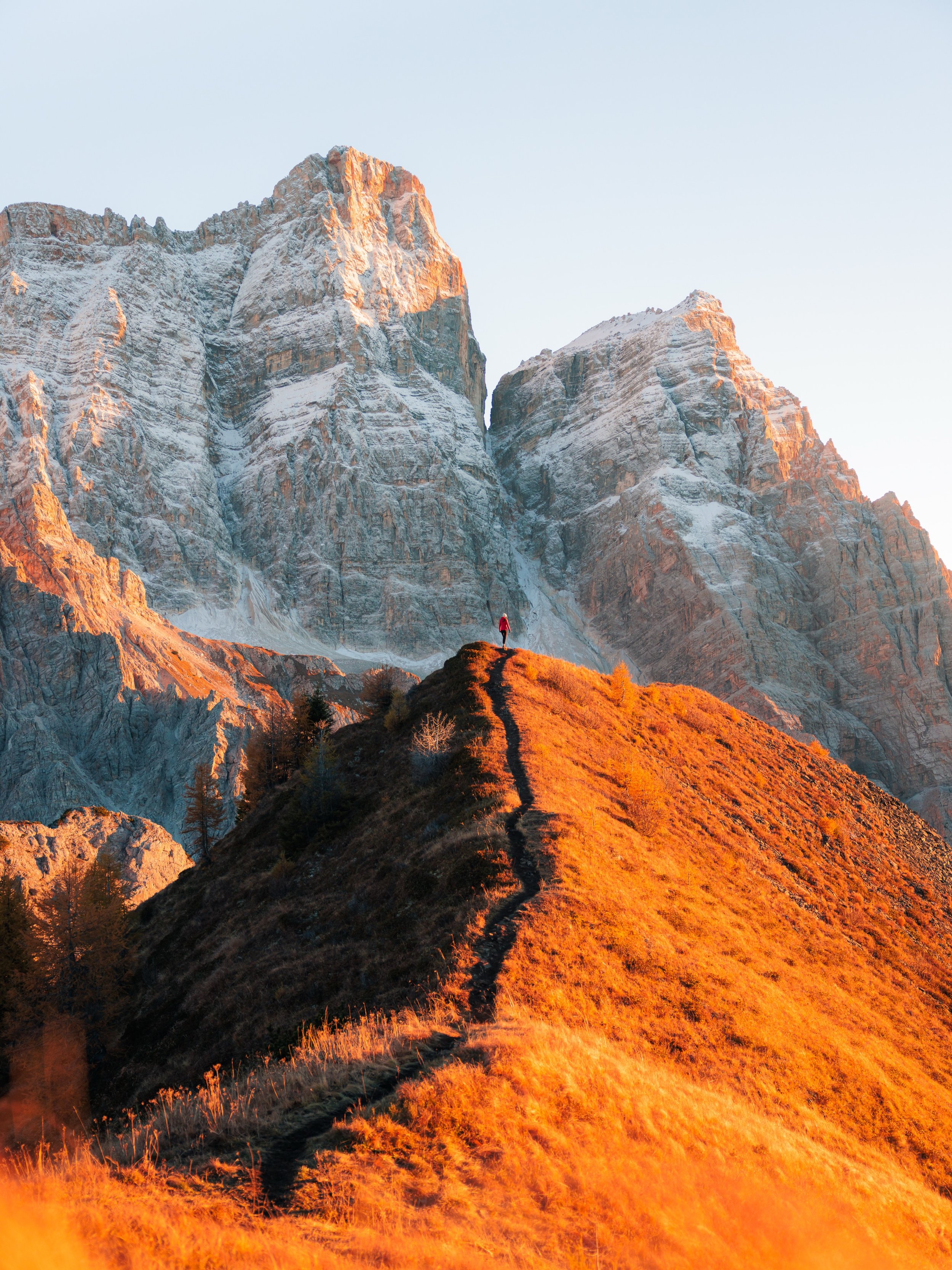 Last light on Monte Pelmo - an icon of the Italian Dolomites 🍂⛰️✨

photos with @joshmcca 

#alps #dolomites #italiandolomites #hiking #italianalps