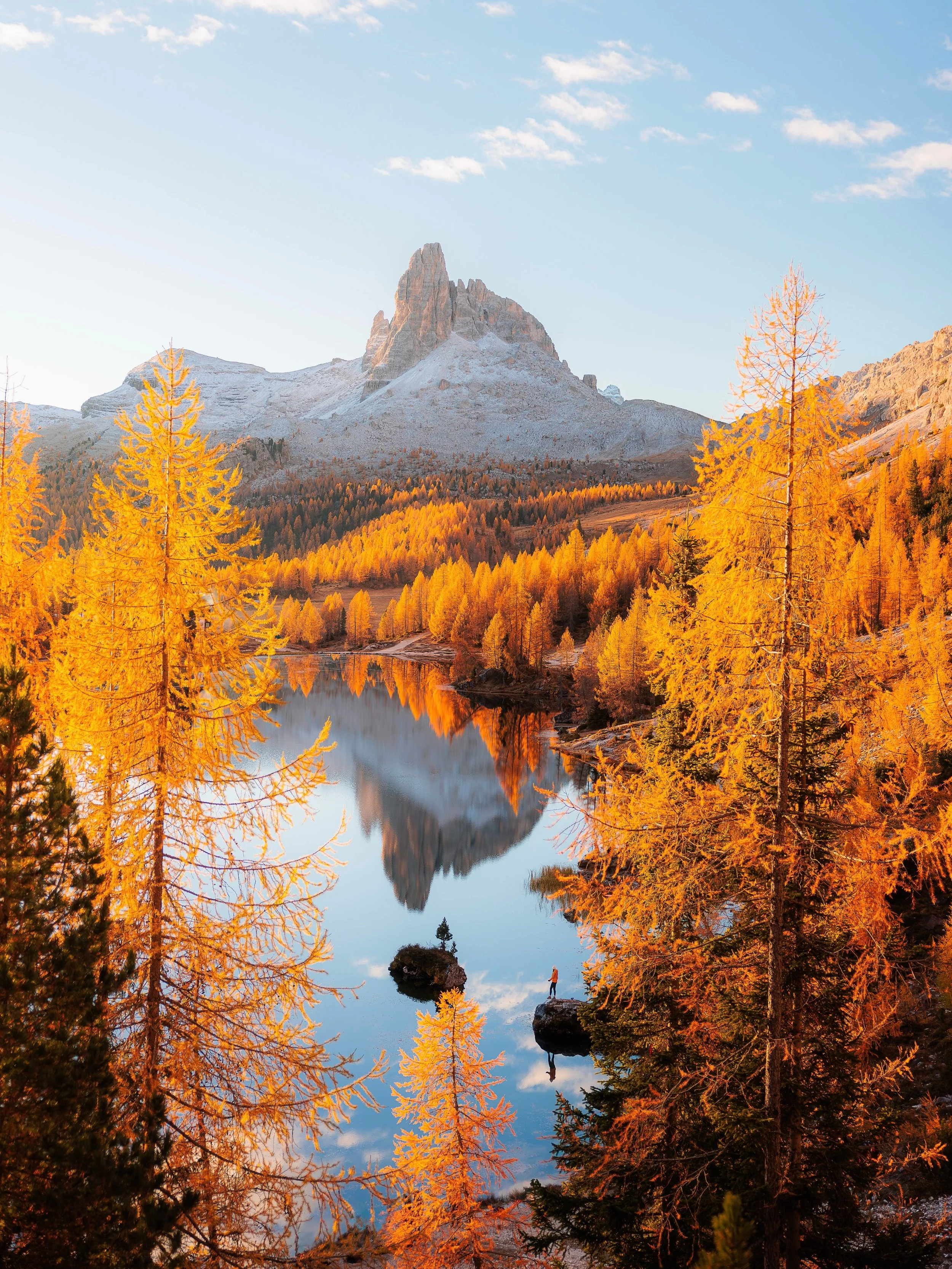 Autumn in the Italian Dolomites 🍂✨

October is such a beautiful time to visit the Dolomites! The fall colours are unreal, the weather is perfect for hiking, and some rifugios are still open so you can stop for a cappuccino and a slice of apple strud
