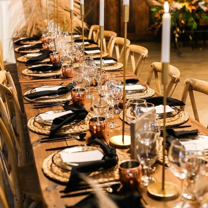 We can't help but love all the wood and golden tones in this photo with pops of black and copper too.
.
.
Venue: 1890 &amp; The Fields
Photographer: Mariam Saifan
Florist: Heart + Soul Floral
Planner: Pretty + Planned Events
Rentals: Supply Event Ren