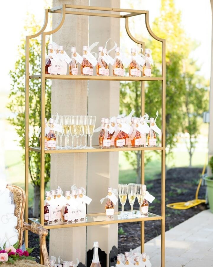 Have you been looking for the perfect piece to display gift bags or maybe cake slices?
How about photos or champagne for your guest's?
Our gold and glass shelves work perfectly for any celebration.
.
.
Venue: @bourgmont_winery
Host/Photographer: @ash