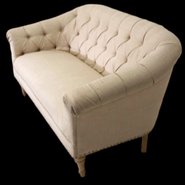 Sit at your head table in style. Meet Josephine, this tufted beige settee is the perfect background decor for photos or lounge furniture. 
And it's comfortable too!
.
.
#kc #kcwedding #kansascity #wedding #weddingday #midwest #midwestwedding #bride #