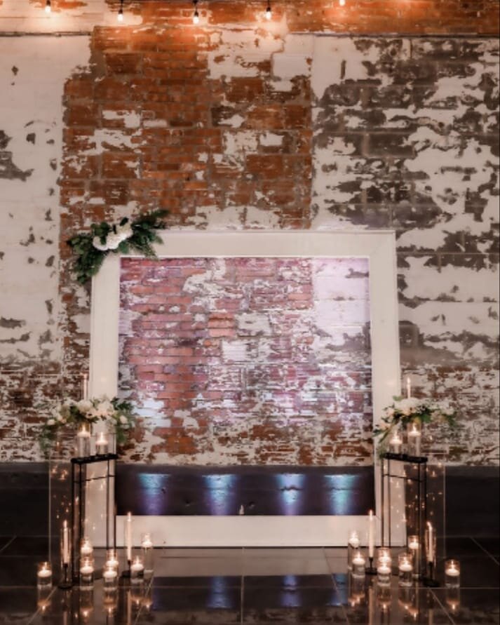 We're obsessed! The mixture of our acrylic cocktail tables, epic stands, and cylinder vases paired with our modern white backdrop against the brick wall is everything. 😍
.
.
Venue: @eventsfuelhousekc
Photography: @halliefry_&nbsp;
Planning: @truelov