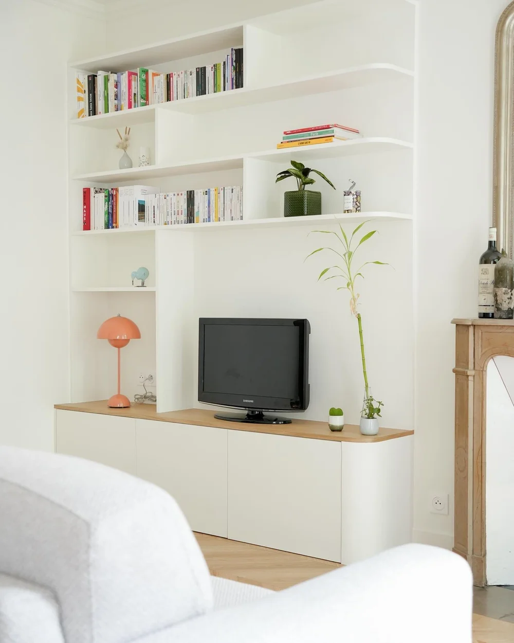 Projet L&eacute;vis - Le salon 🛋️ 
Meuble sur-mesure 
R&eacute;alis&eacute; par @reflex_travaux 
.
.

#projet #renovation #haussmannien #paris #travaux #decoration #amenagementinterieur #amenagement #appartementhaussmannien #design #interiordesign #