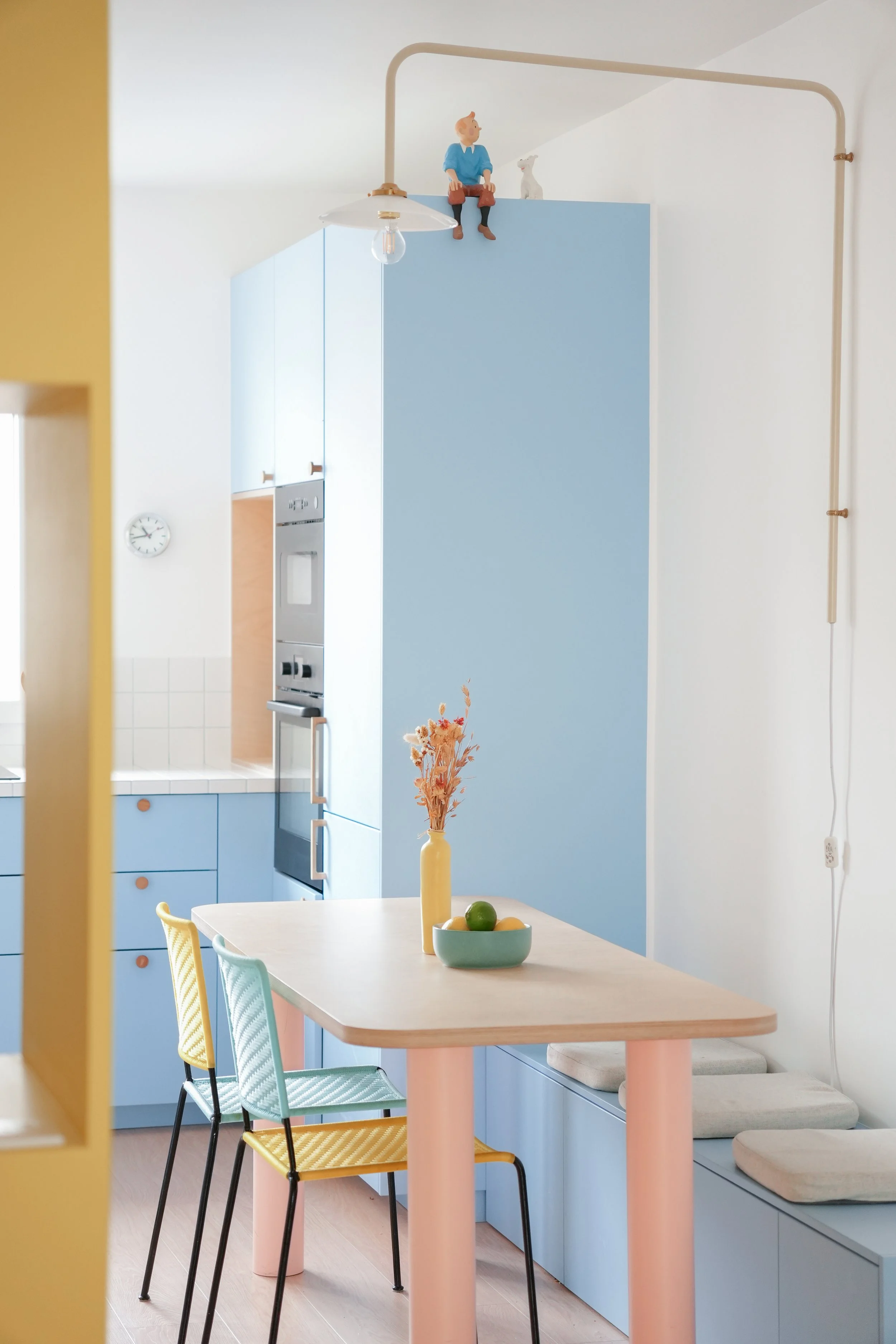 Alternatives aux plafonniers et appliques : éclairer sans percer.