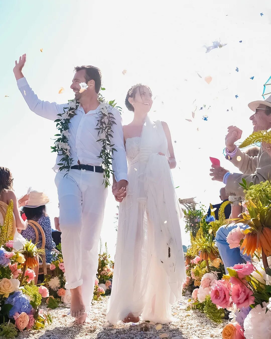 Elevate your wedding experience with coastal chic. Laurence &amp; Alain said 'I do' against a backdrop of sun, sand, and sea. Discover the allure of beachside elegance.
.
.
.
.
.
.
.

Planning : @weddingkey.gwen
Photography : @smoyphotography

#beach