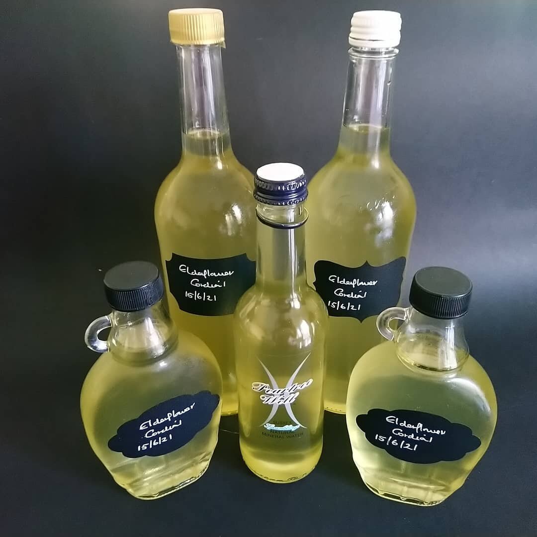 I'm so proud of my elderflower cordial, foraged the flowers literally metres from my house and turned into this delicious syrupy liquid, #glutenfree and #vegan so satisfying! Swipe left to see the process from flowers into syrup into bottles, it does