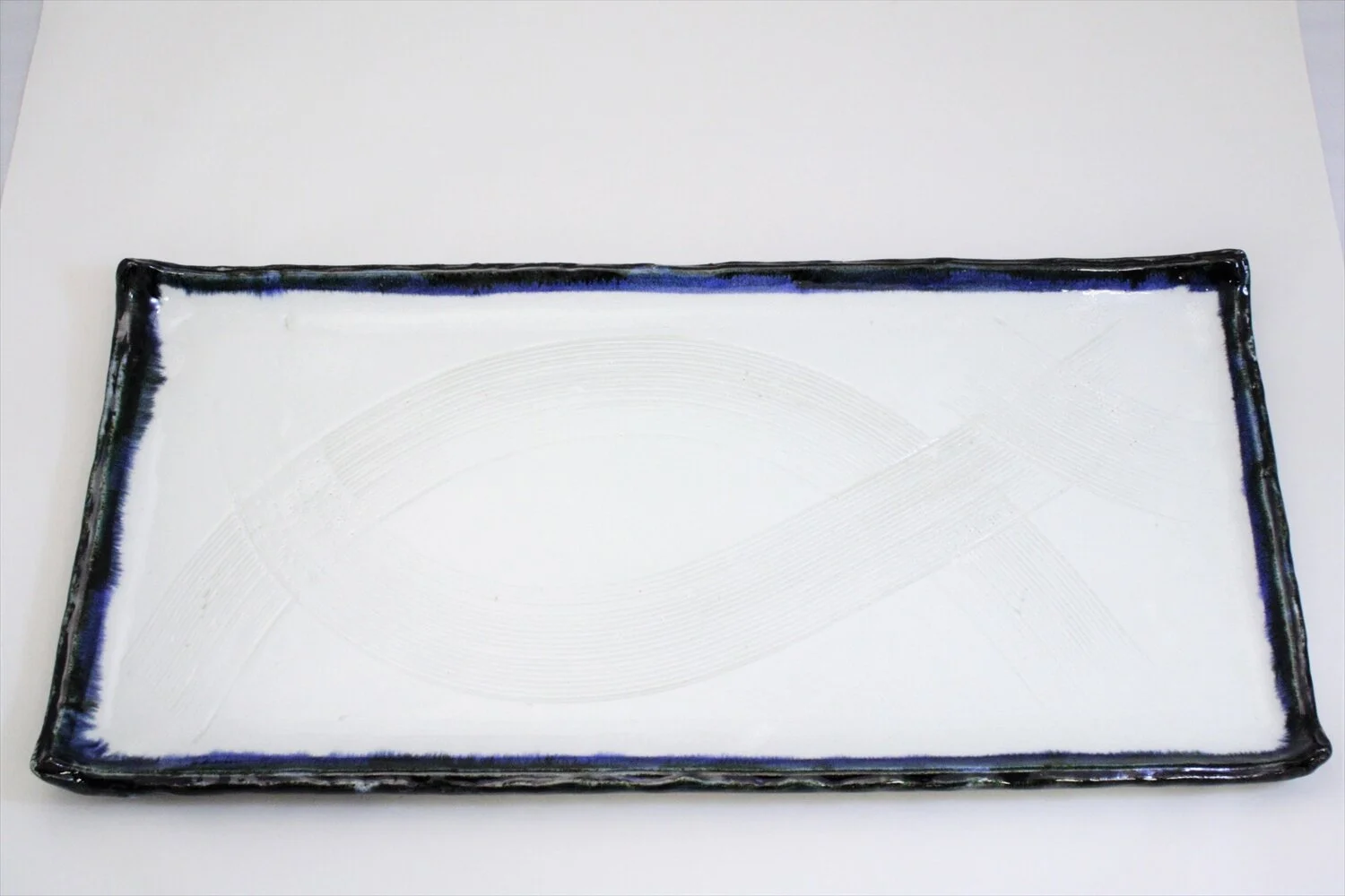 118-6010 White rec. platter with blue edge