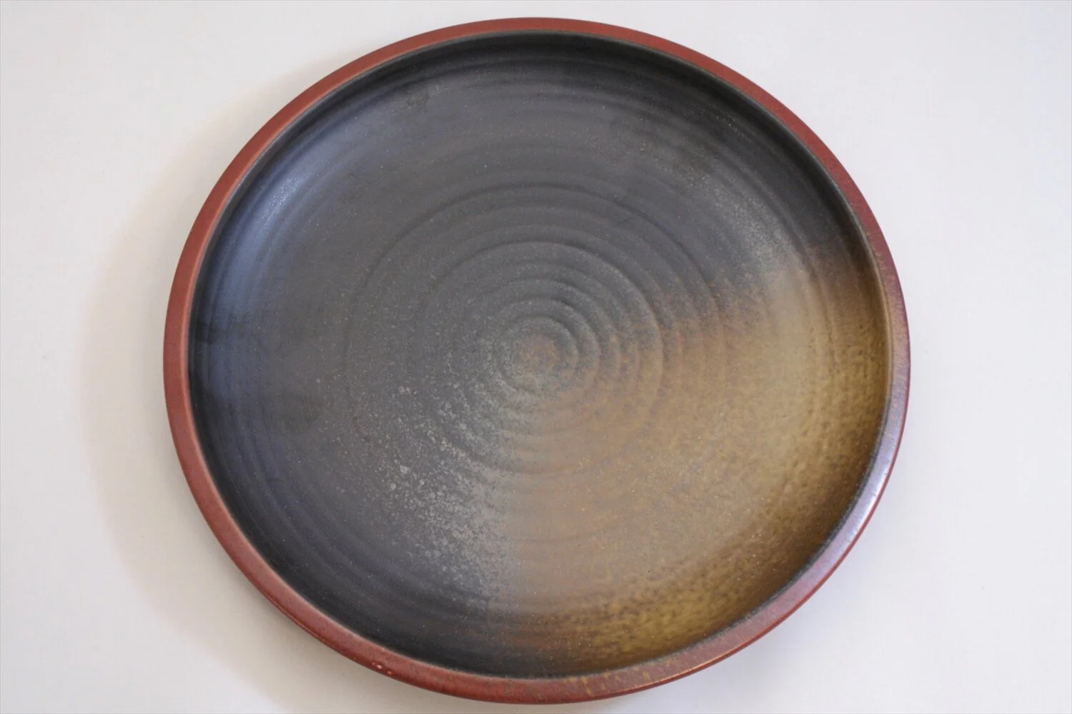 128-6091 Black and red dinner plate