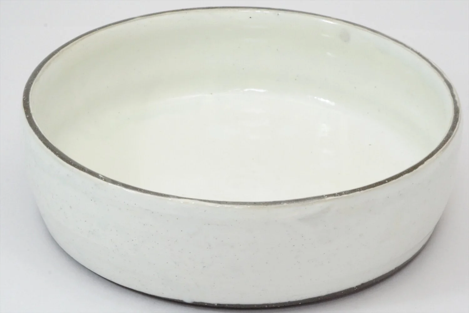 218-4519 White serving bowl with standing rim