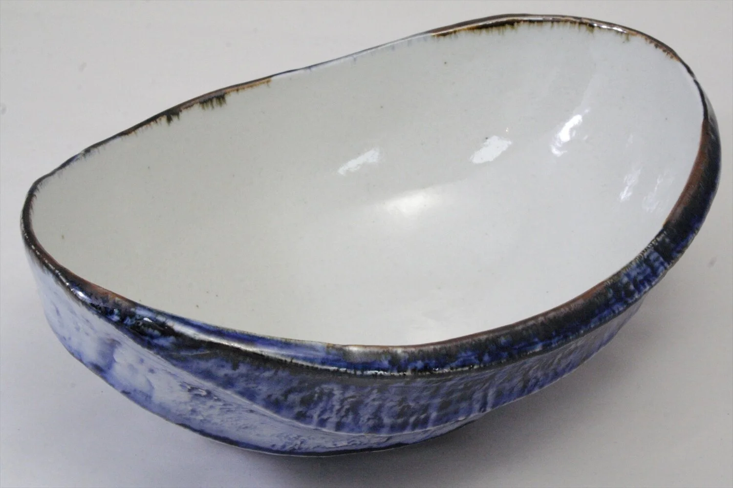 228-5760 White and blue mid oval bowl