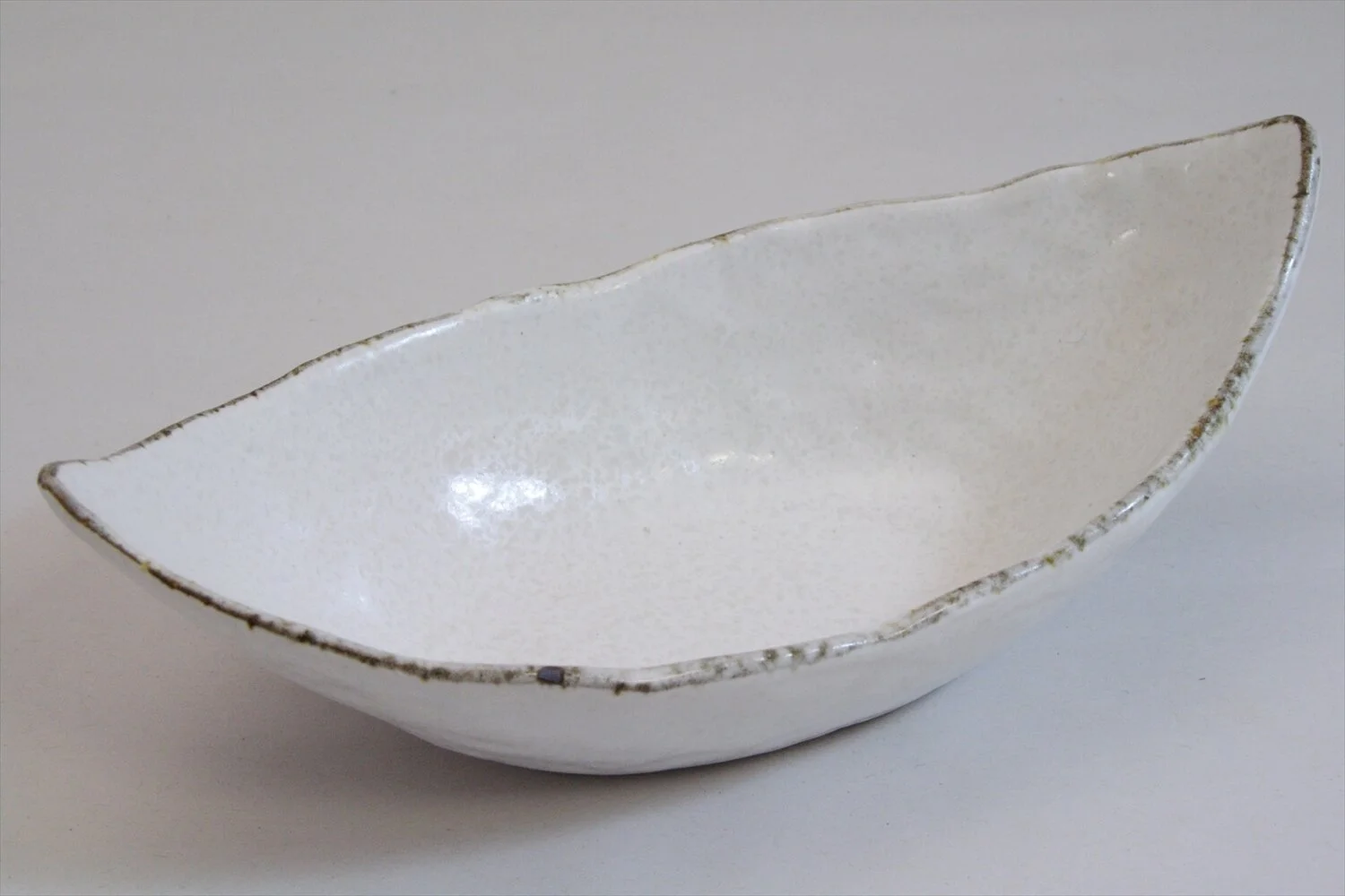 228-6140 Ship shaped white mid bowl