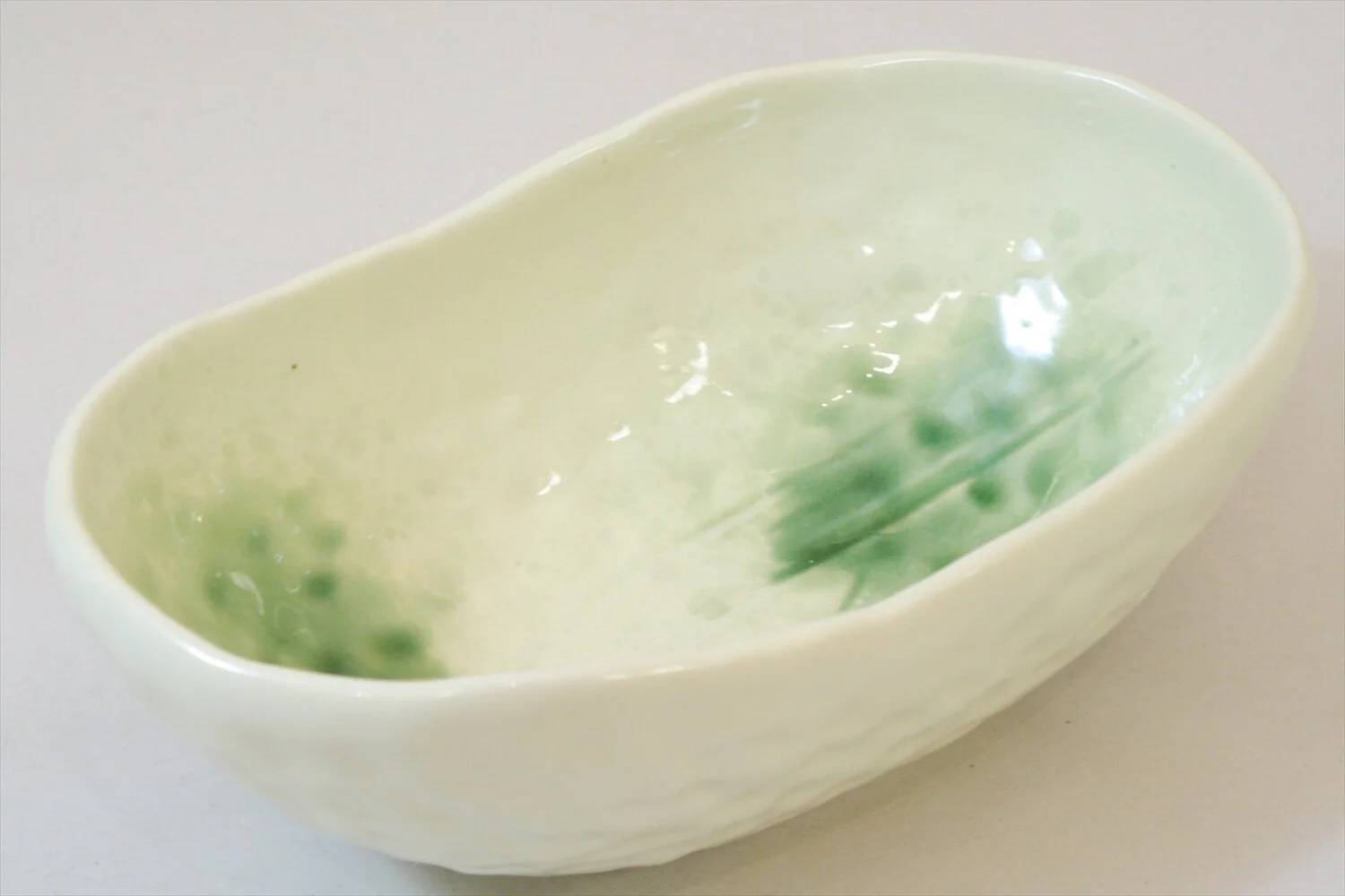 228-4243 Green spots on mid cream oval bowl