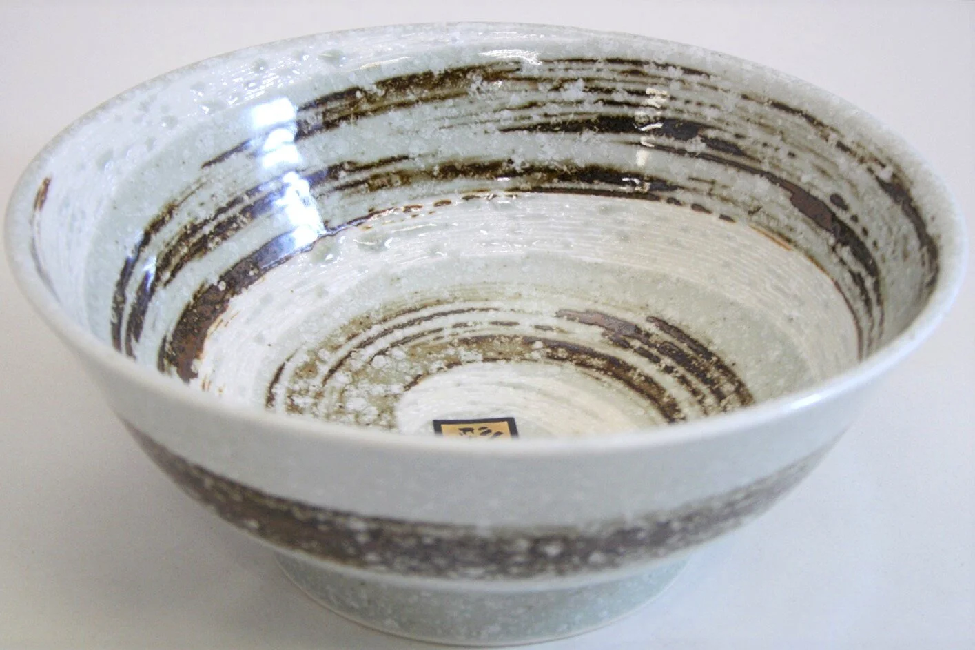 248-2513 Brown whirl on white ramen bowl