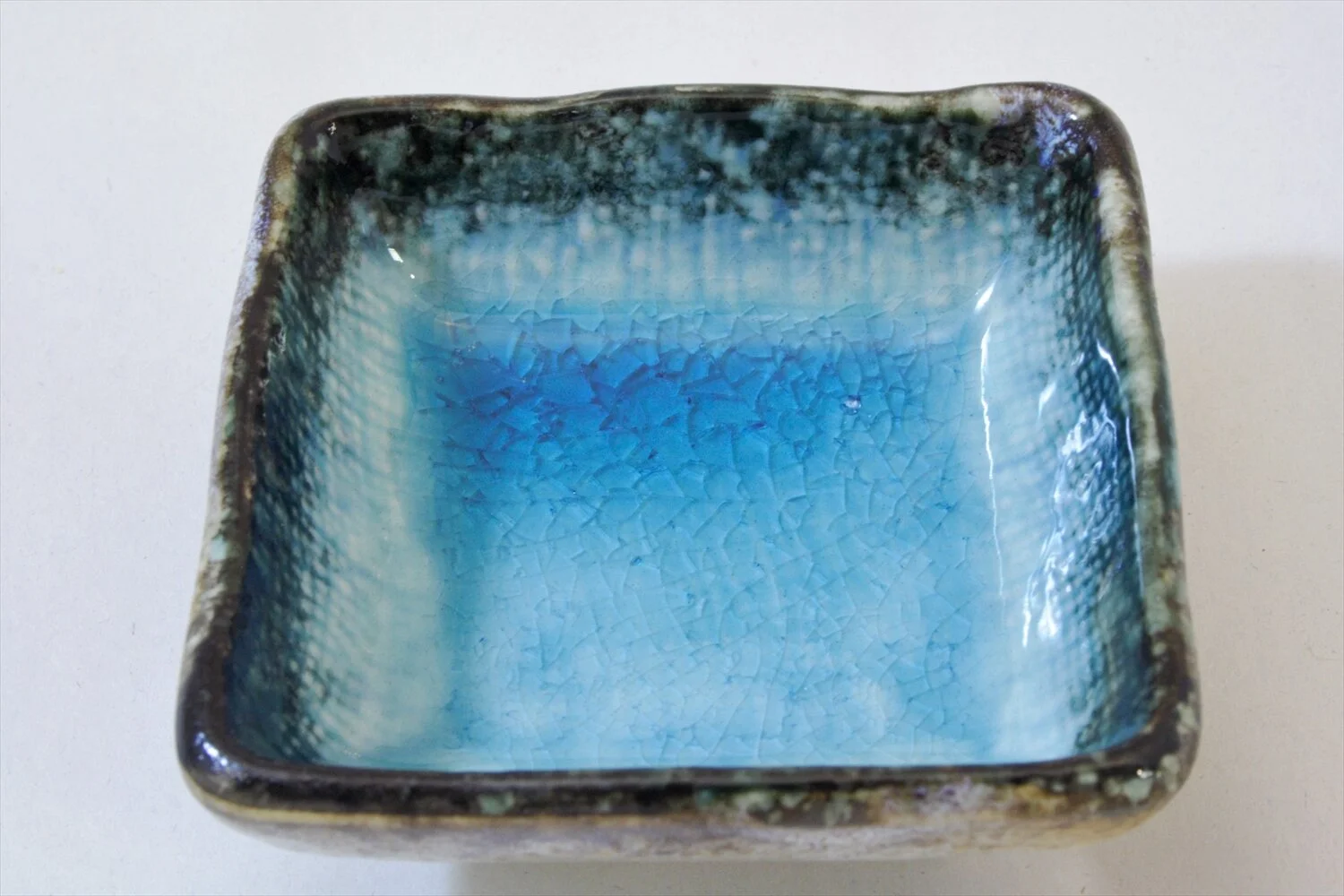 421-0135 Blue crackle-glaze square sauce dish