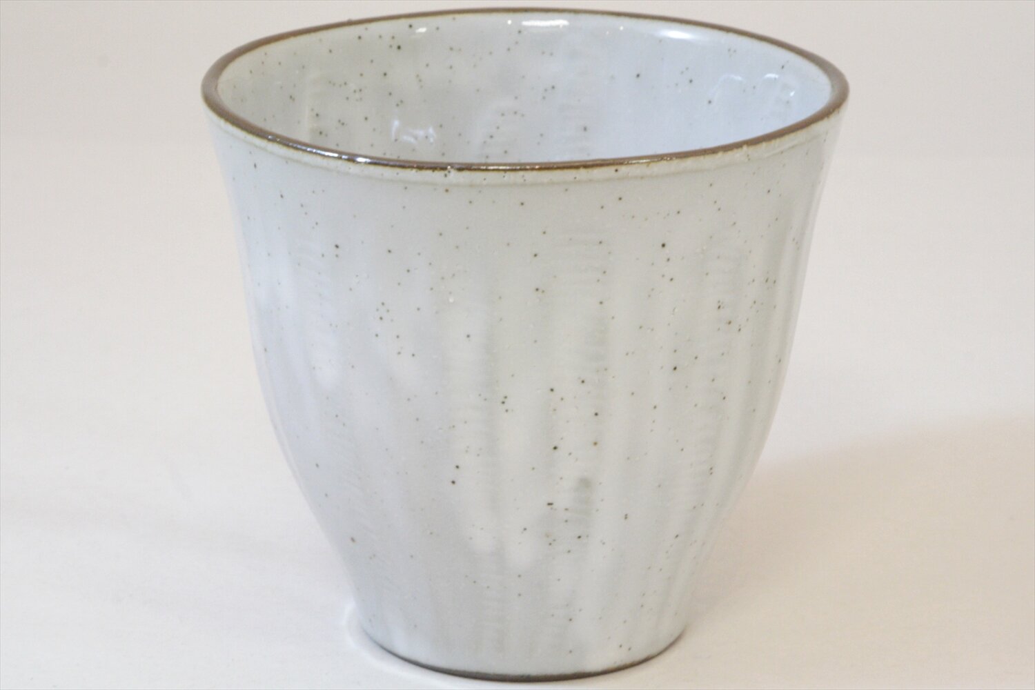 528-4235 White on grey tea cup