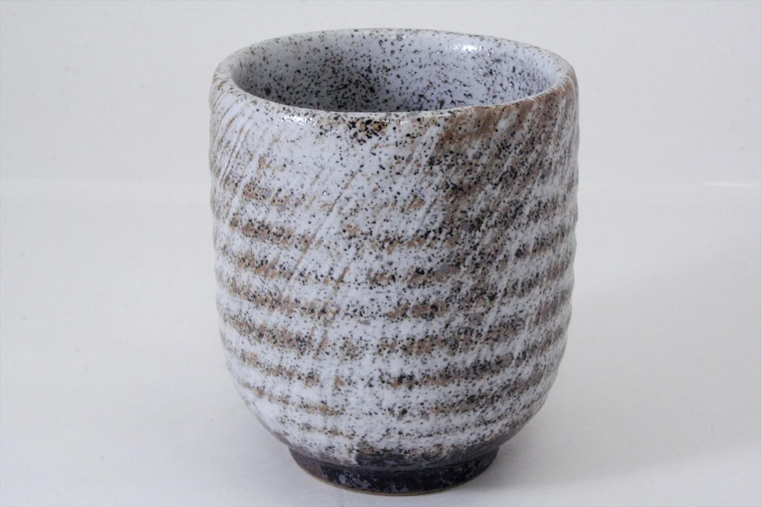 528-5707 White on brown tea cup