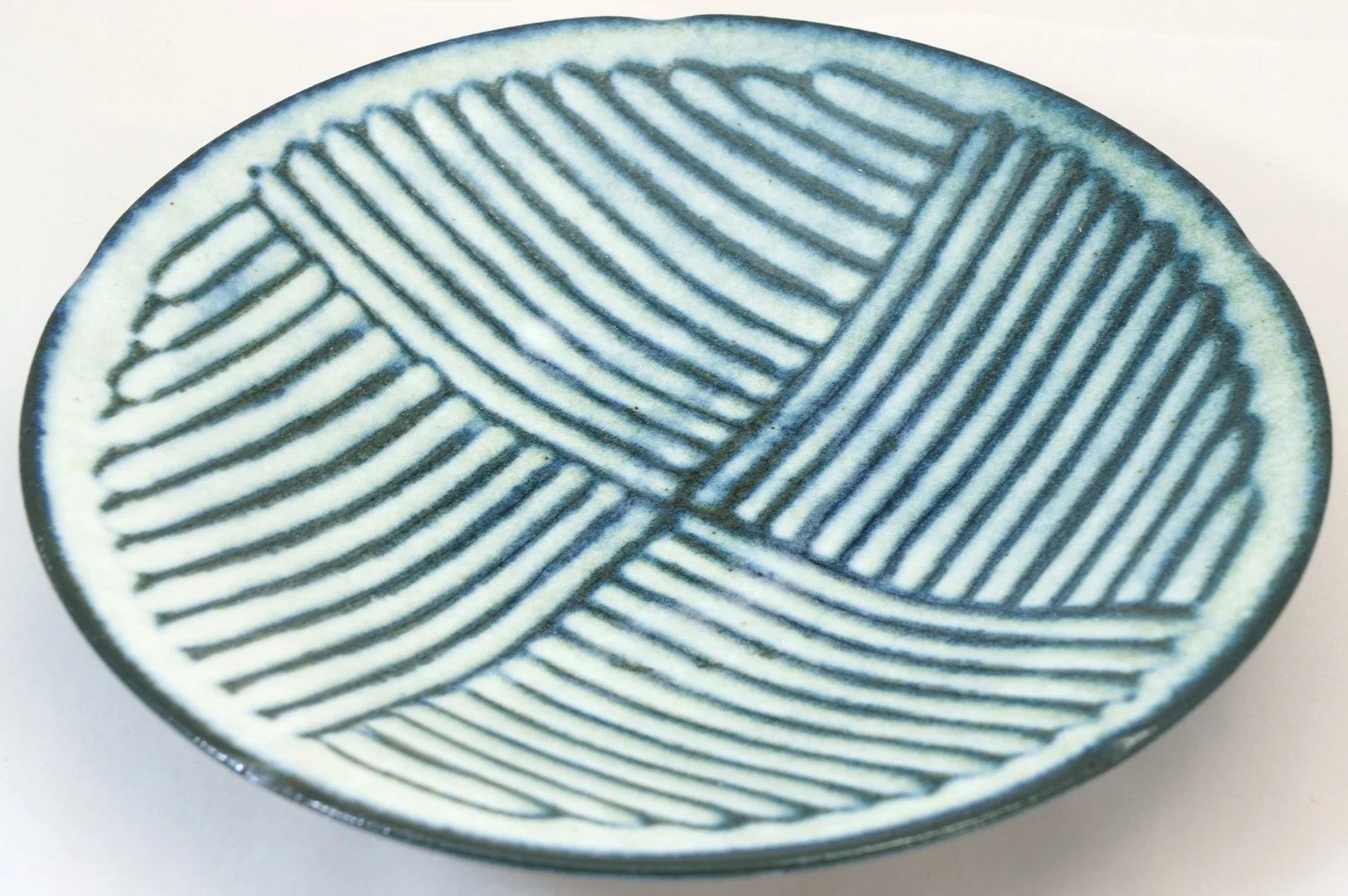 131-0288 Blue on white deep mid plate