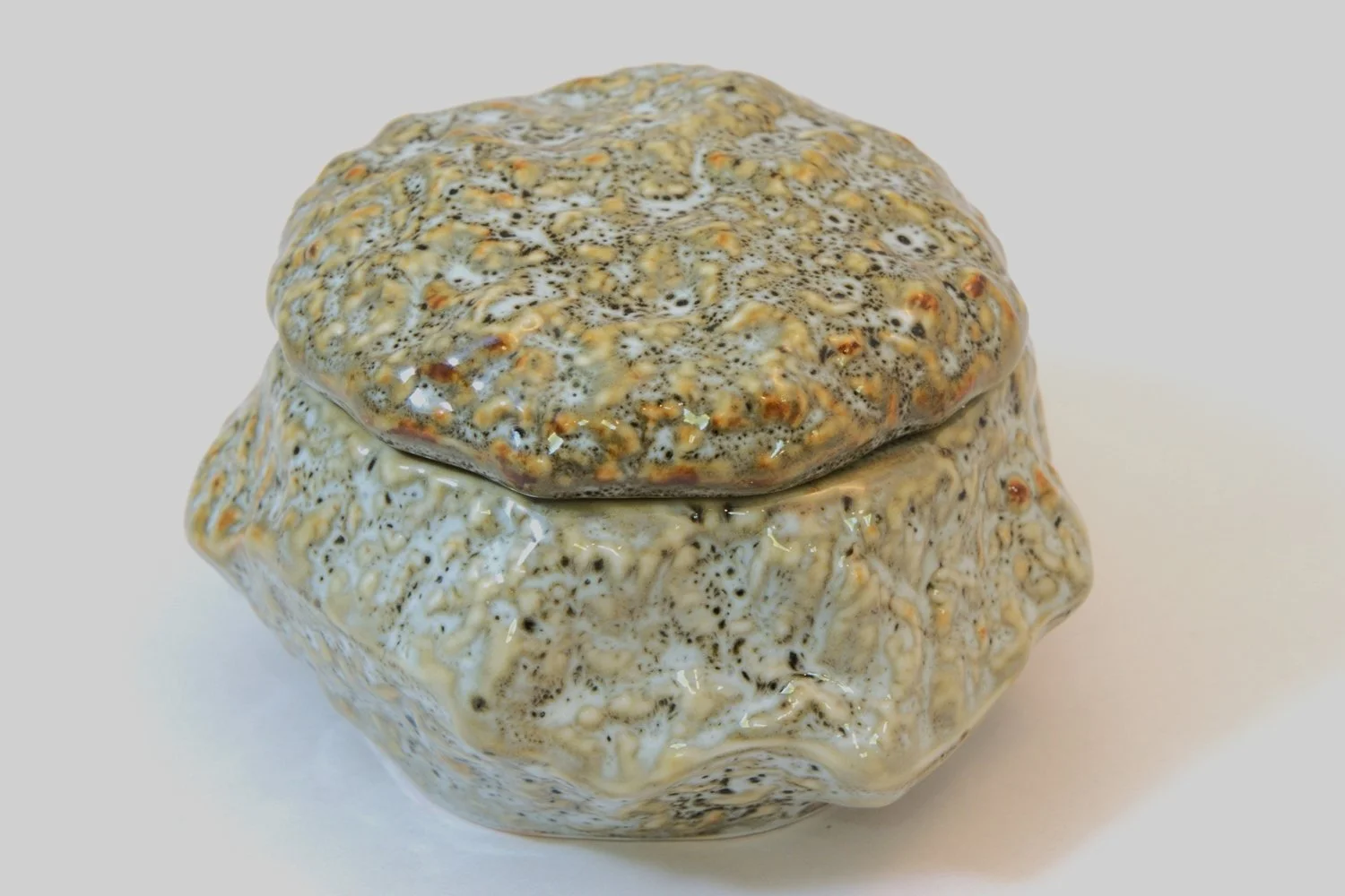 271-0487 Grey rock small bowl with lid
